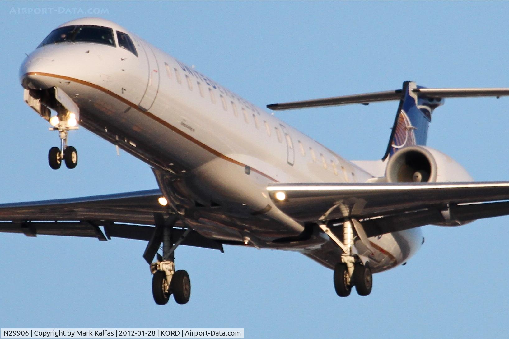 N29906, 2001 Embraer ERJ-145LR (EMB-145LR) C/N 145472, ExpressJet/United Express Embraer EMB-145LR, ASQ6-78 arriving from KICT, RWY 28 approach KORD.