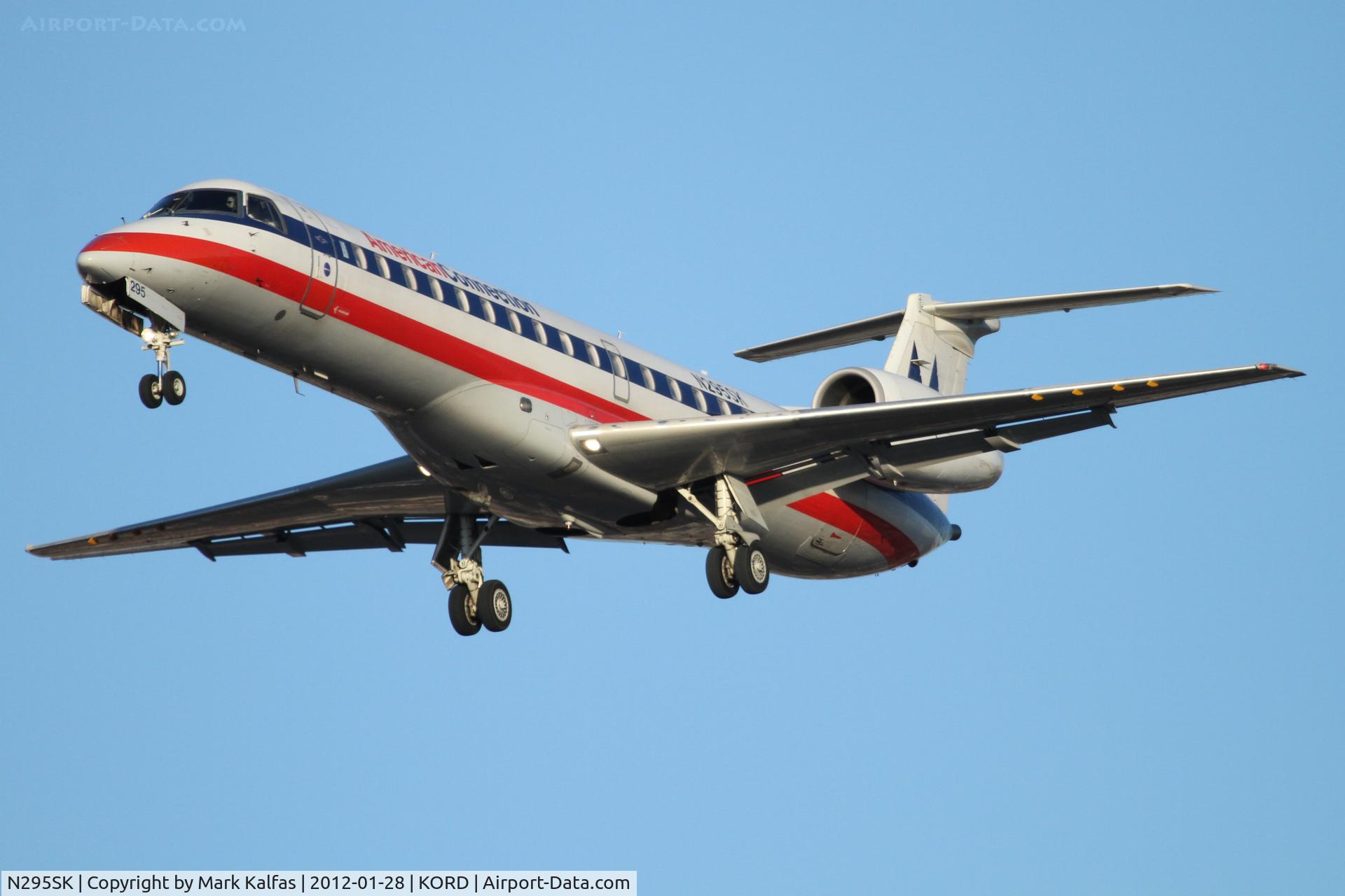 N295SK, 2001 Embraer ERJ-140LR (EMB-135KL) C/N 145513, Chautauqua Airlines/American Connection Embraer EMB-135KL, CHQ5076 arriving from KCID, RWY 28 approach KORD.
