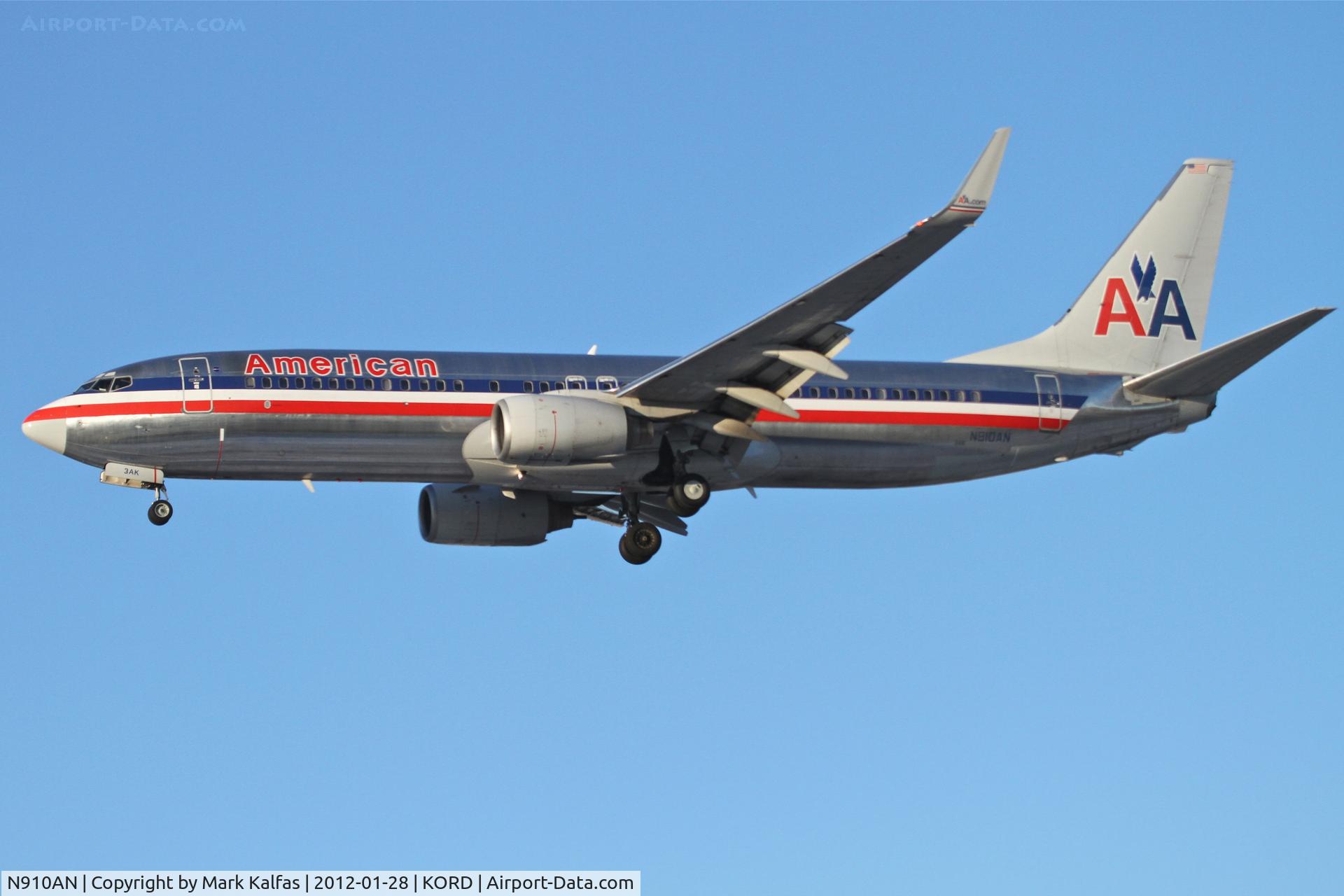 N910AN, 1999 Boeing 737-823 C/N 29512, American Airlines Boeing 737-823, AAL1372 arriving from KLAX, RWY 28 approach KORD.