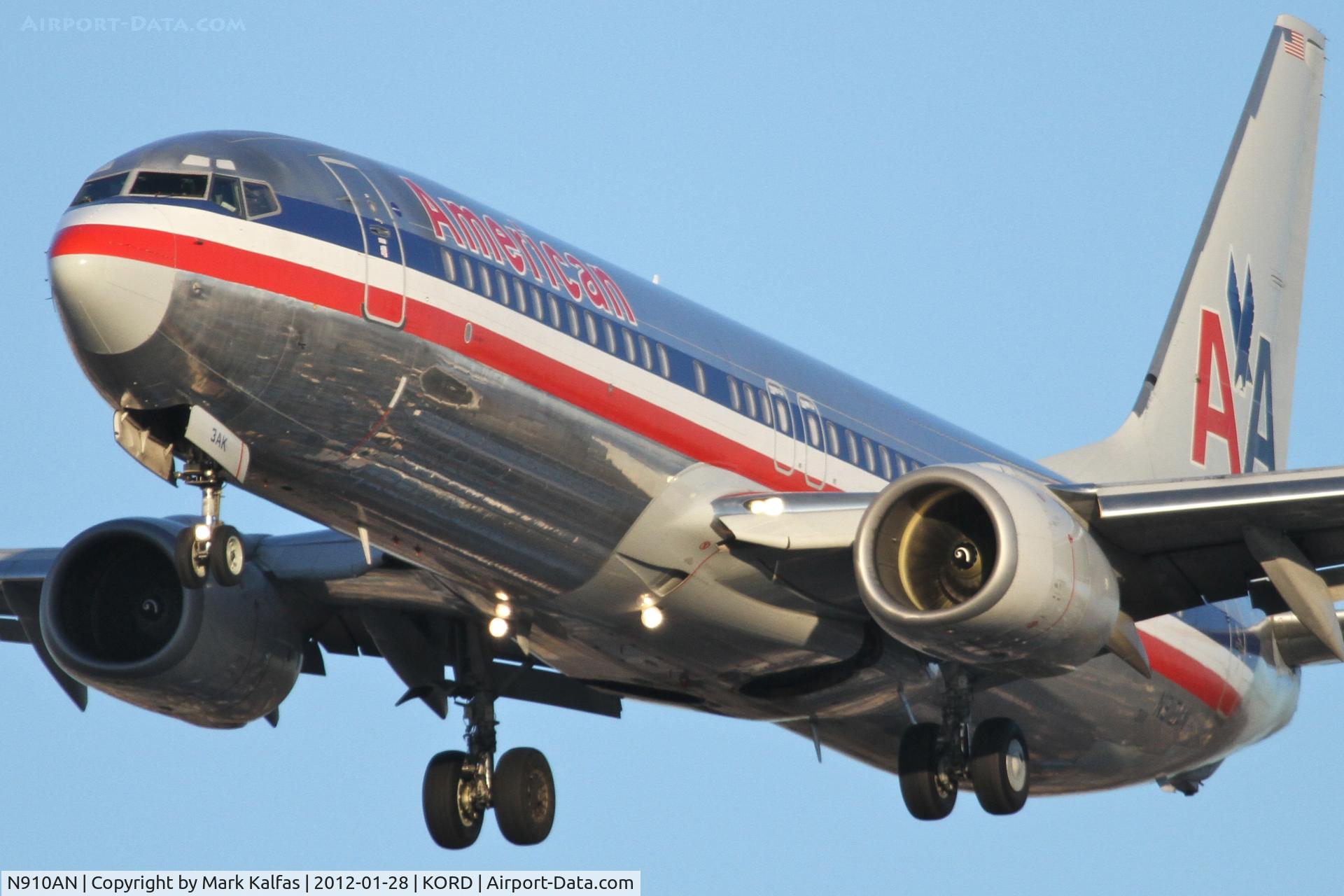 N910AN, 1999 Boeing 737-823 C/N 29512, American Airlines Boeing 737-823, AAL1372 arriving from KLAX, RWY 28 approach KORD.