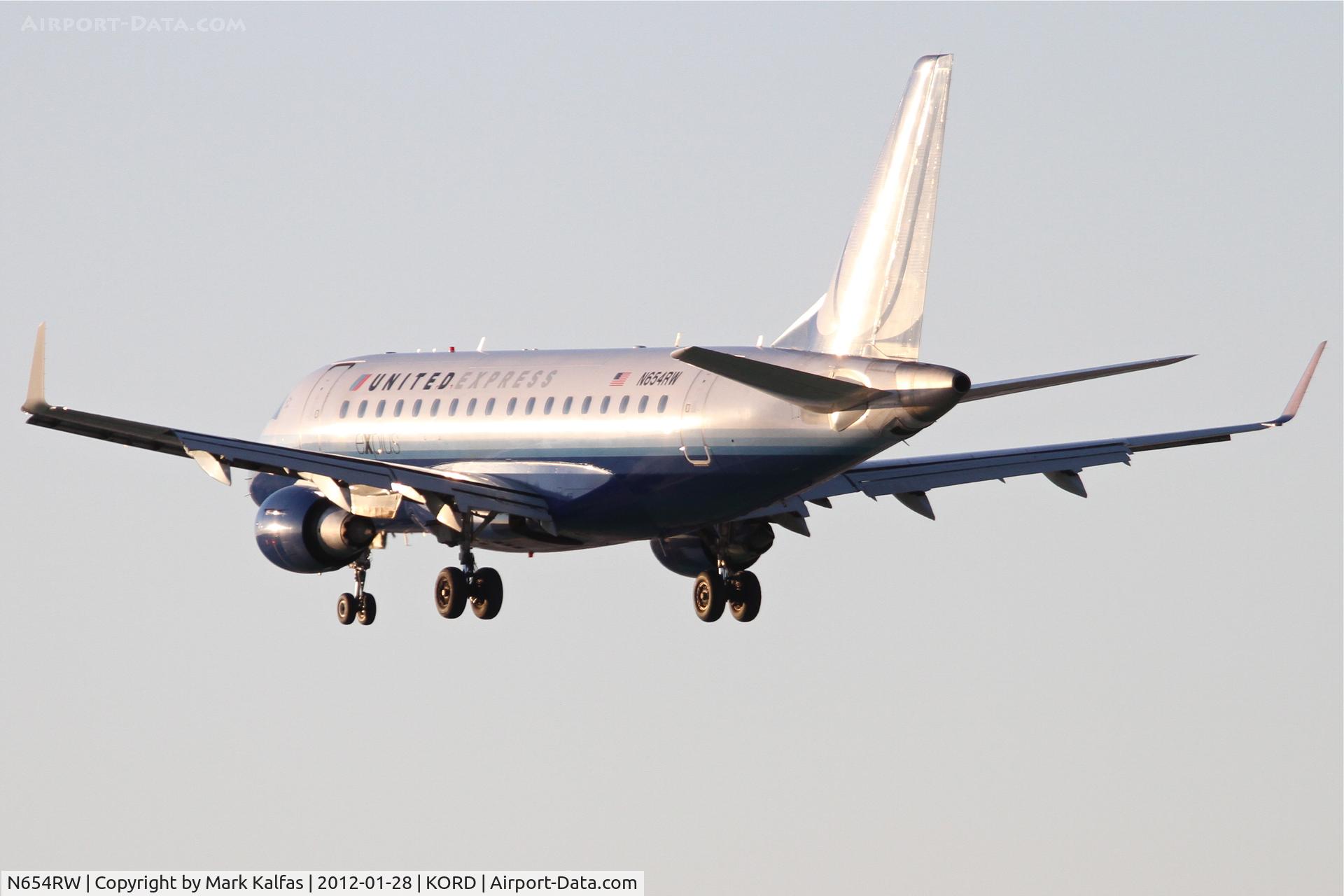 N654RW, 2005 Embraer 170SE (ERJ-170-100SE) C/N 17000104, Shuttle America Embraer ERJ 170-100, TCF3468 arriving from Albuquerque - KABQ, RWY 28 approach KORD.