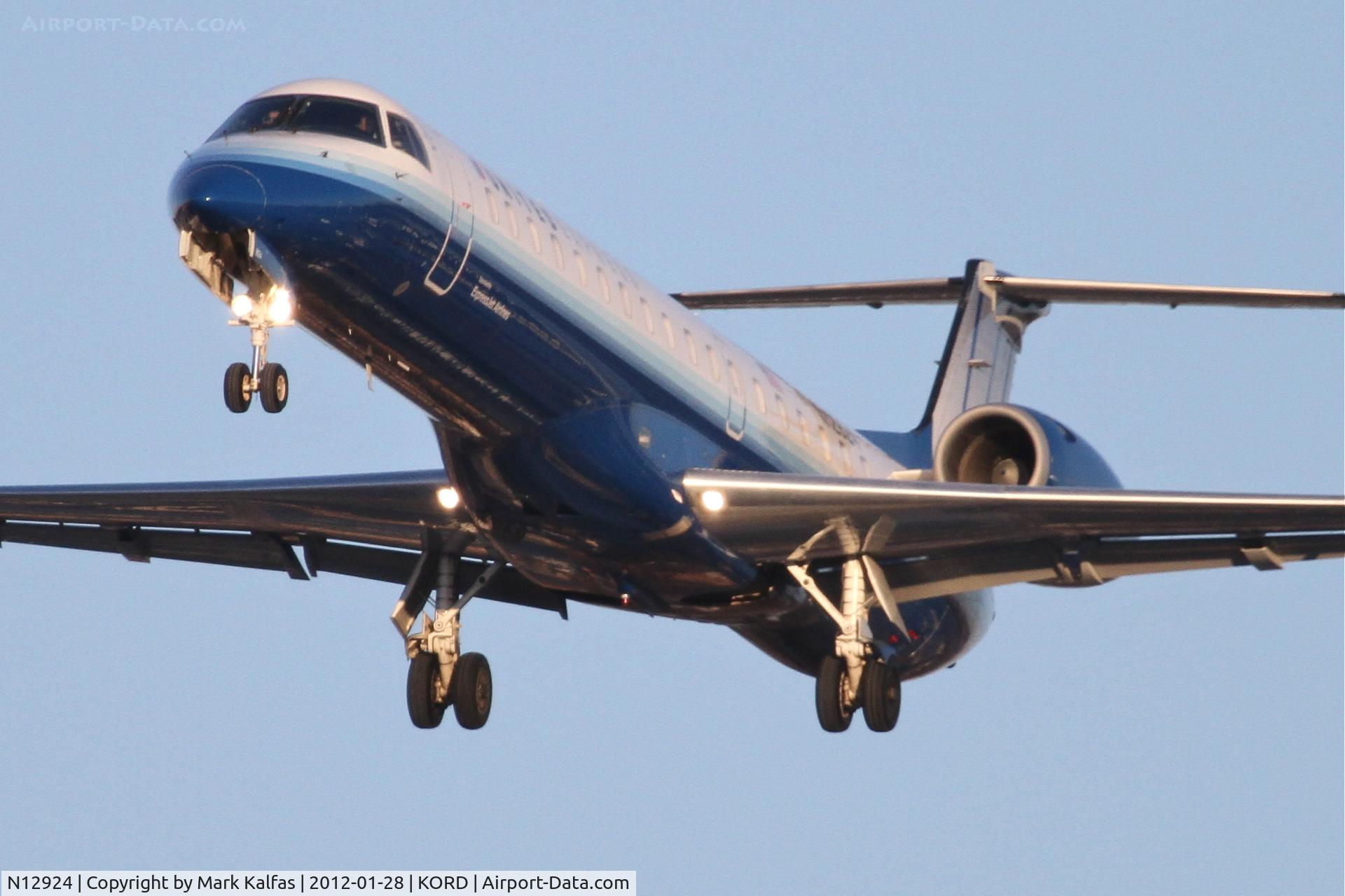 N12924, 2000 Embraer ERJ-145LR (EMB-145LR) C/N 145311, ExpressJet?United Express Embraer EMB-145LR, ASQ6168 arriving from KFAR, RWY 28 approach KORD.