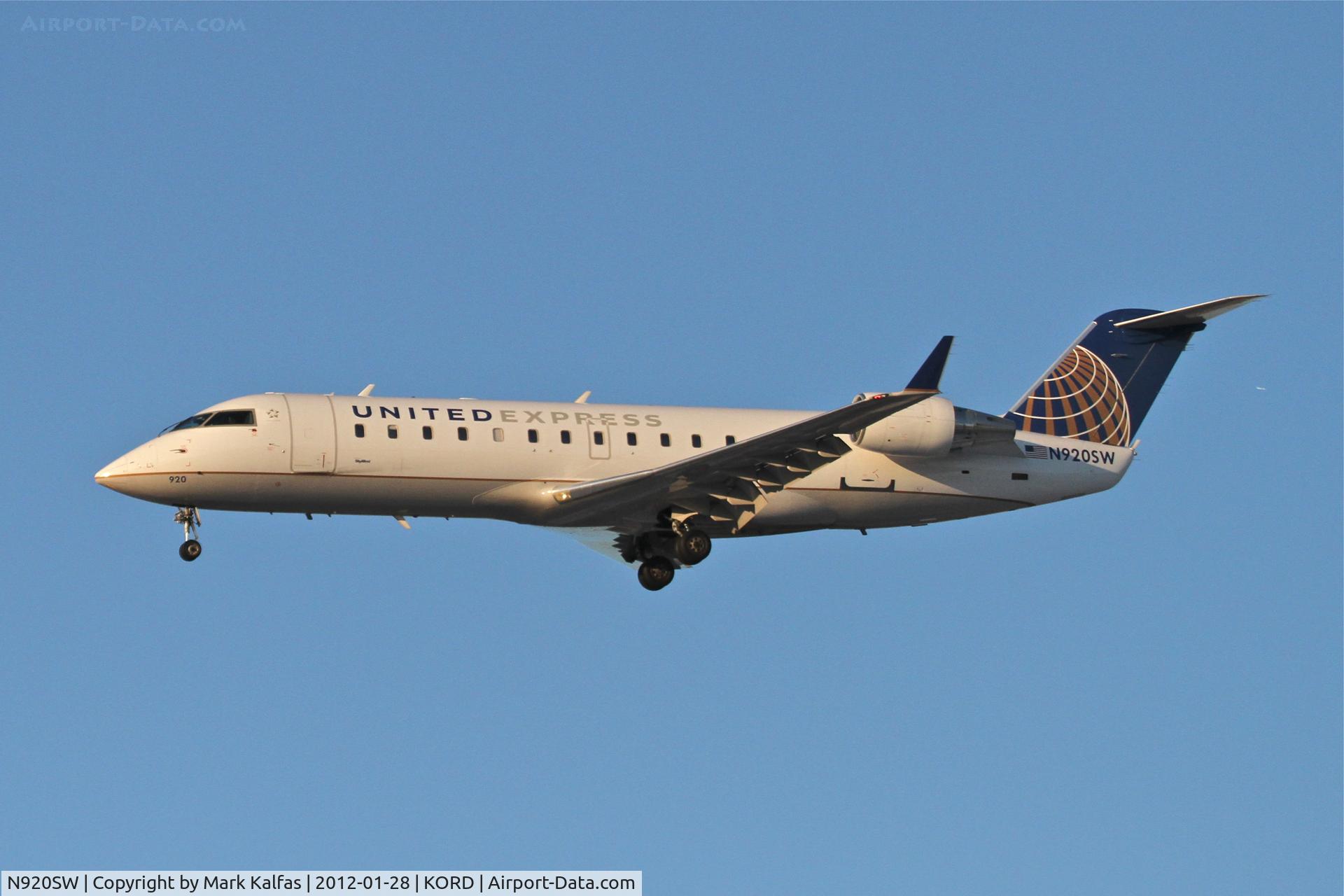 N920SW, 2002 Bombardier CRJ-200LR (CL-600-2B19) C/N 7660, SkyWest/United Express Bombardier CL-600-2B19, SKW5838 arriving from KSTL, RWY 28 approach KORD.