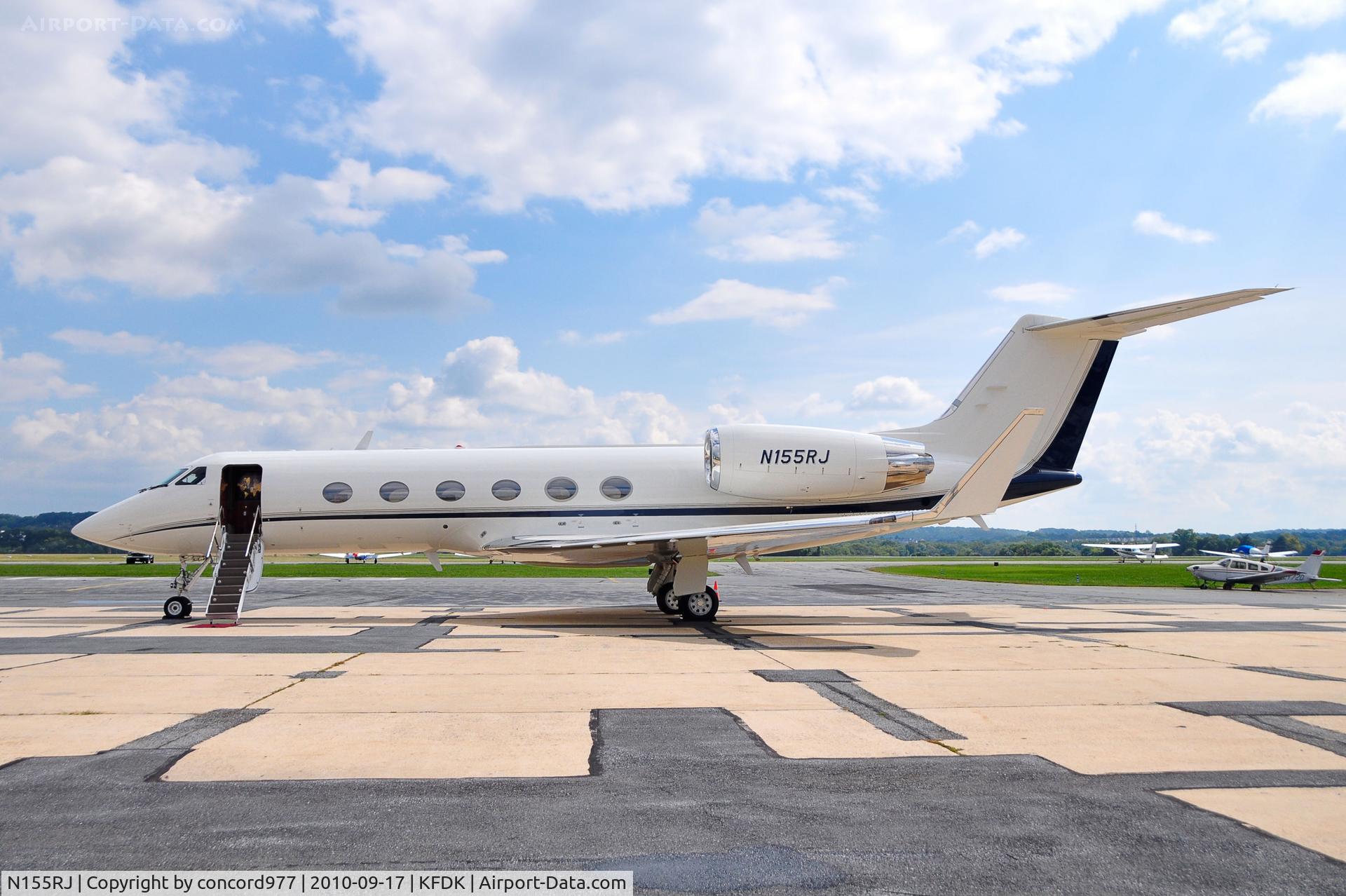 N155RJ, 1998 Gulfstream Aerospace G-IV C/N 1347, Seen at KFDK on 9/17/2010