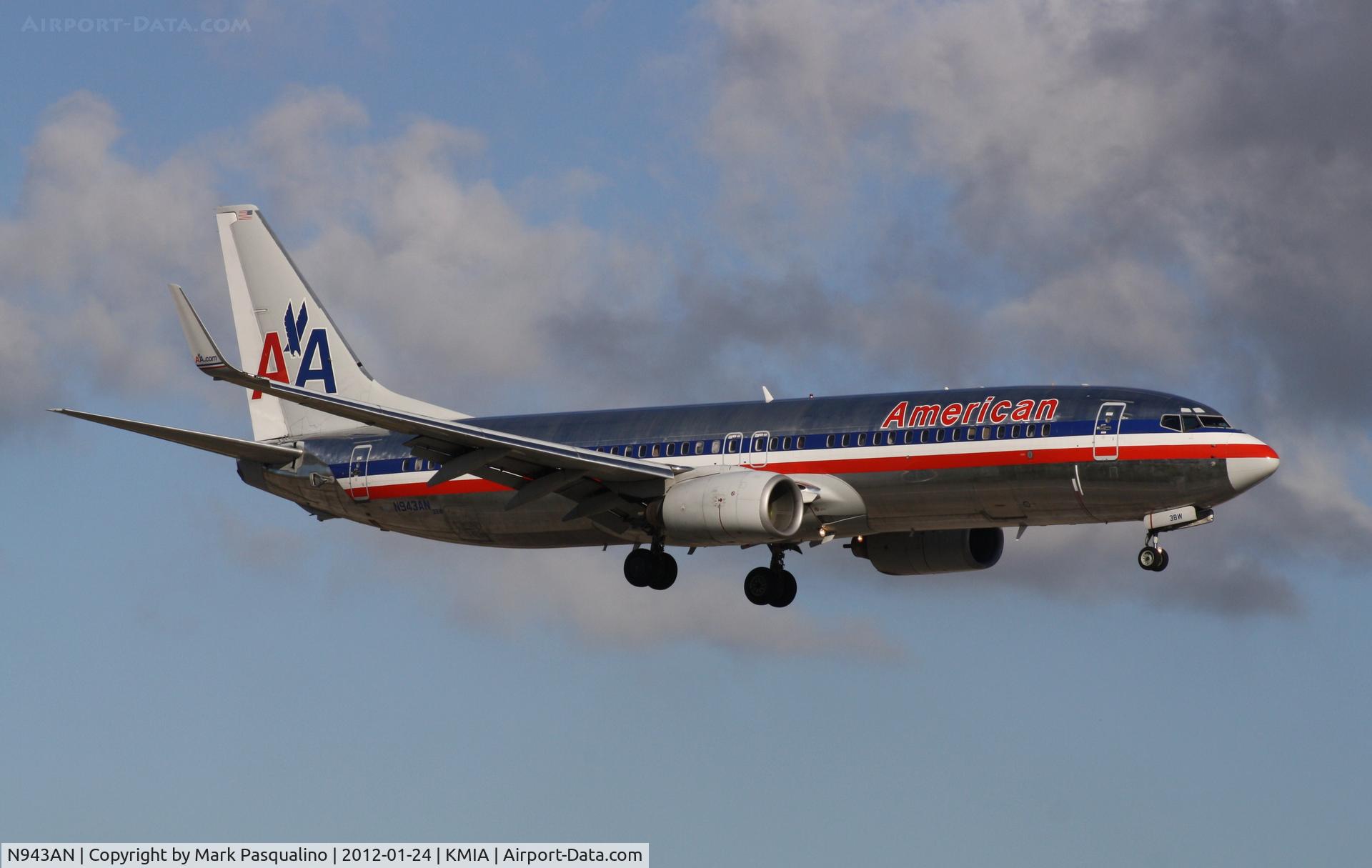 N943AN, 2000 Boeing 737-823 C/N 30599, Boeing 737-800