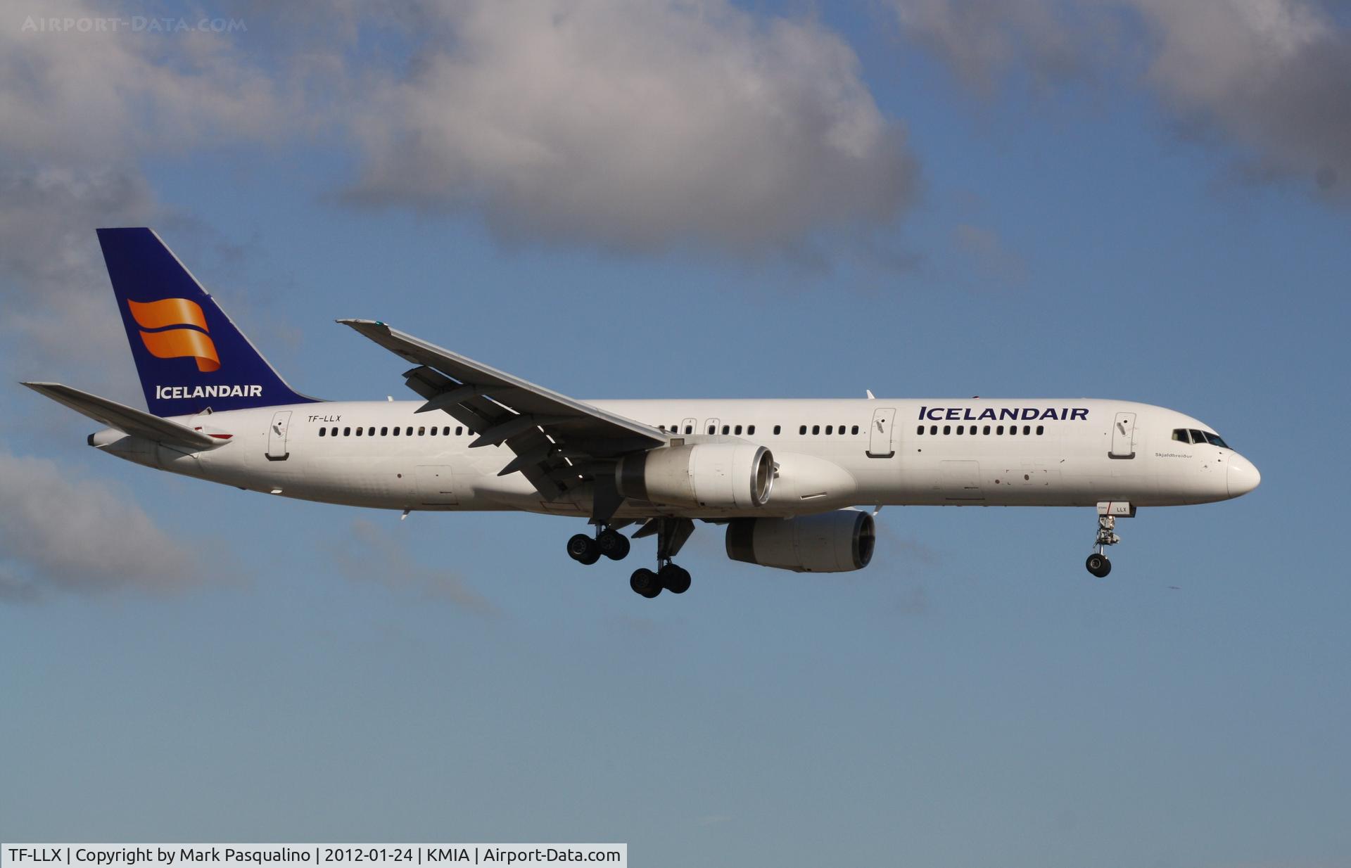 TF-LLX, 2000 Boeing 757-256 C/N 29311, Boeing 757-200