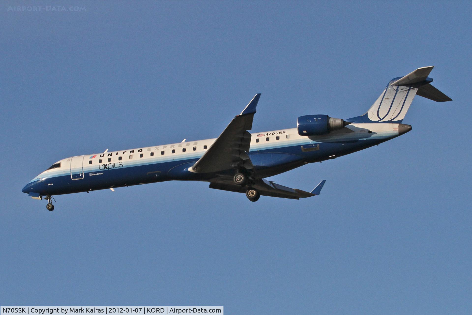 N705SK, 2004 Bombardier CRJ-701 (CL-600-2C10) Regional Jet C/N 10145, SkyWest Bombardier CL-600-2C10 RWY 28 approach KORD.