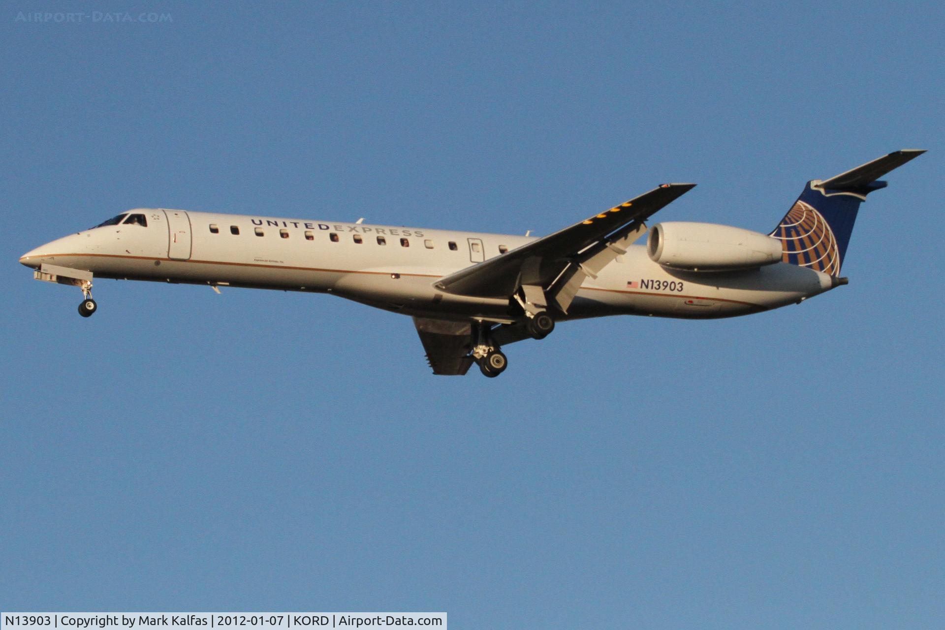 N13903, 2001 Embraer ERJ-145LR (EMB-145LR) C/N 145479, JetBlue N516JB Airbus A320-232 arriving from KLGB, RWY 28 approach KORD.