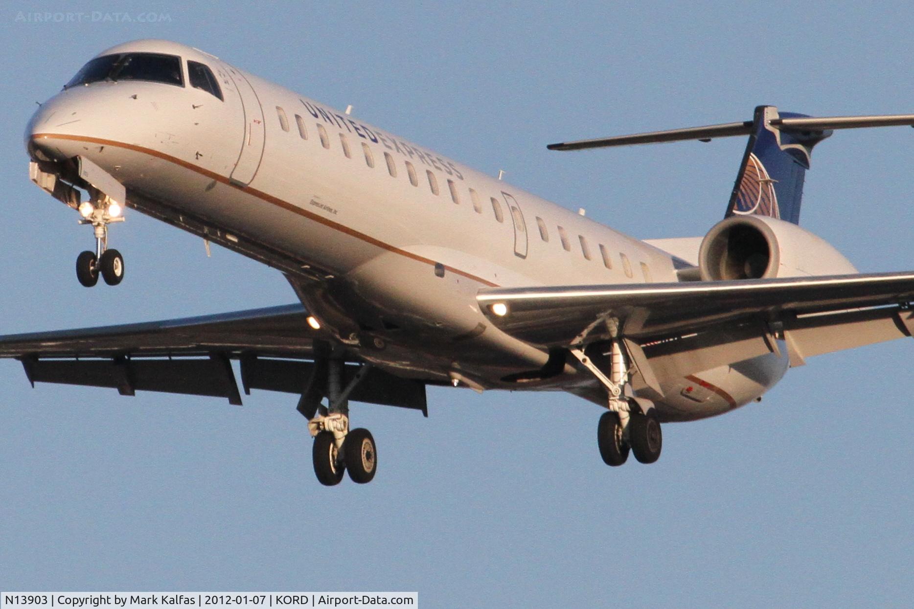 N13903, 2001 Embraer ERJ-145LR (EMB-145LR) C/N 145479, JetBlue N516JB Airbus A320-232 arriving from KLGB, RWY 28 approach KORD.