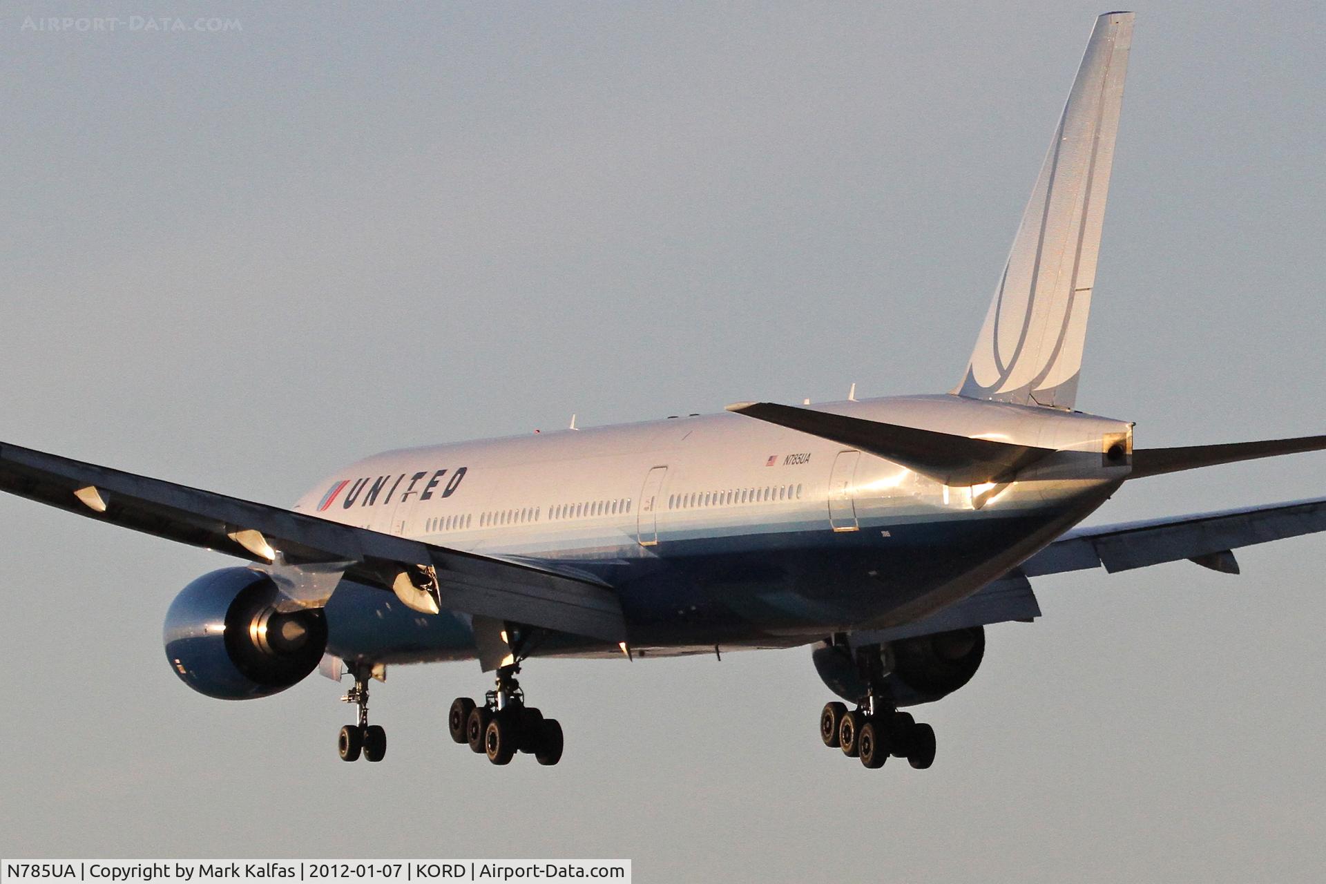 N785UA, 1997 Boeing 777-222 C/N 26954, United Airlines N785UA Boeing 777-222 RWY 28 approach KORD.