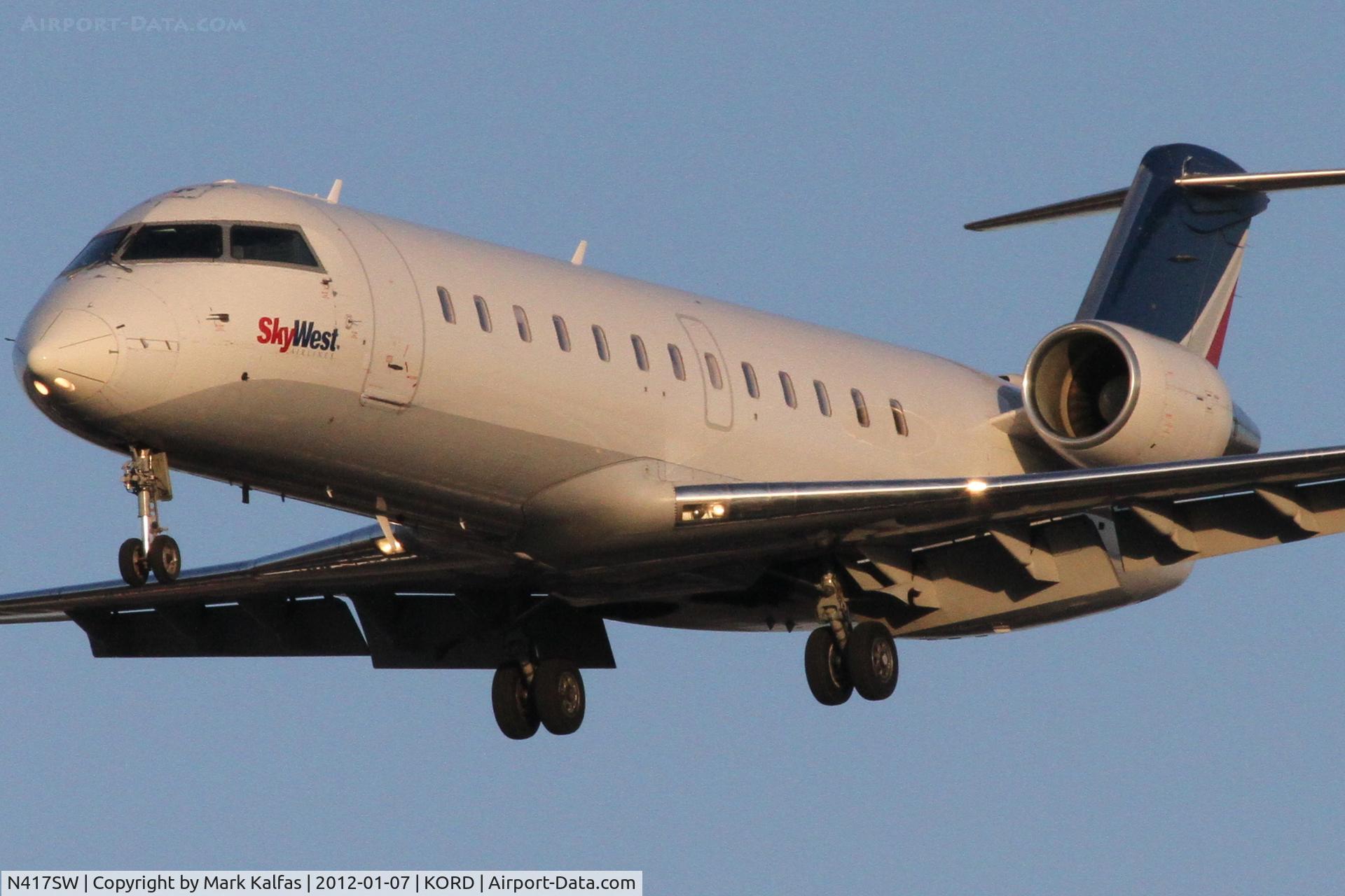 N417SW, 2000 Bombardier CRJ-200LR (CL-600-2B19) C/N 7400, SkyWest N417SW Bombardier CL-600-2B19 RWY 28 approach KORD.