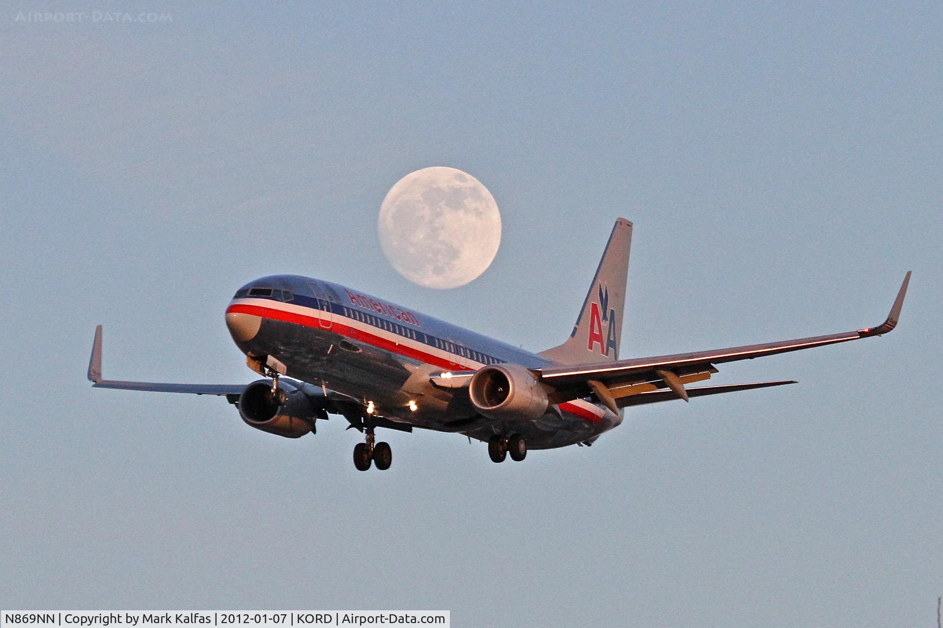 N869NN, 2011 Boeing 737-823 C/N 40764, American Airlines N869NN Boeing 737-823 RWY 28 approach KORD.