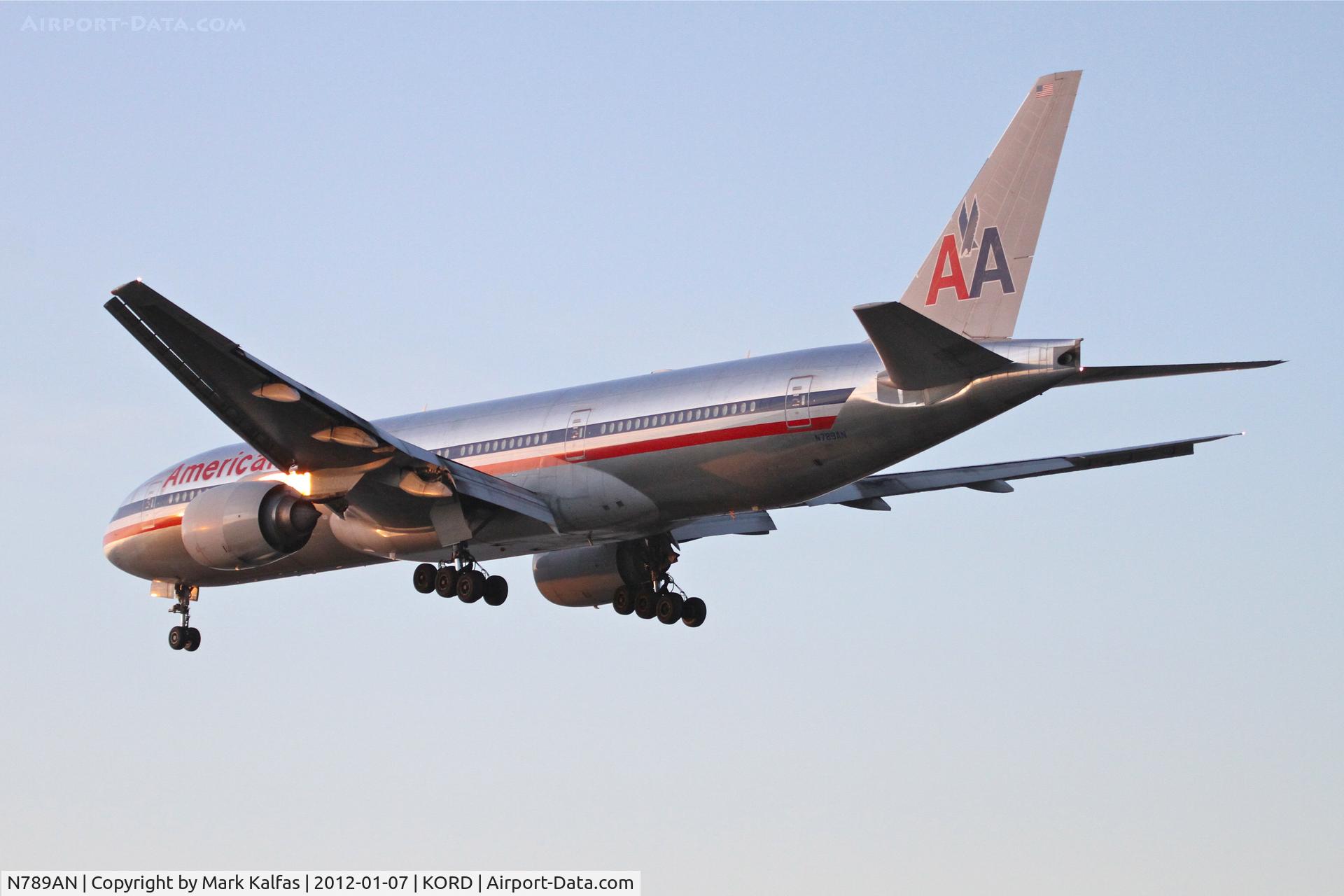 N789AN, 2000 Boeing 777-223 C/N 30252, American Airlines N789AN Boeing 777-223 RWY 28 approach KORD.