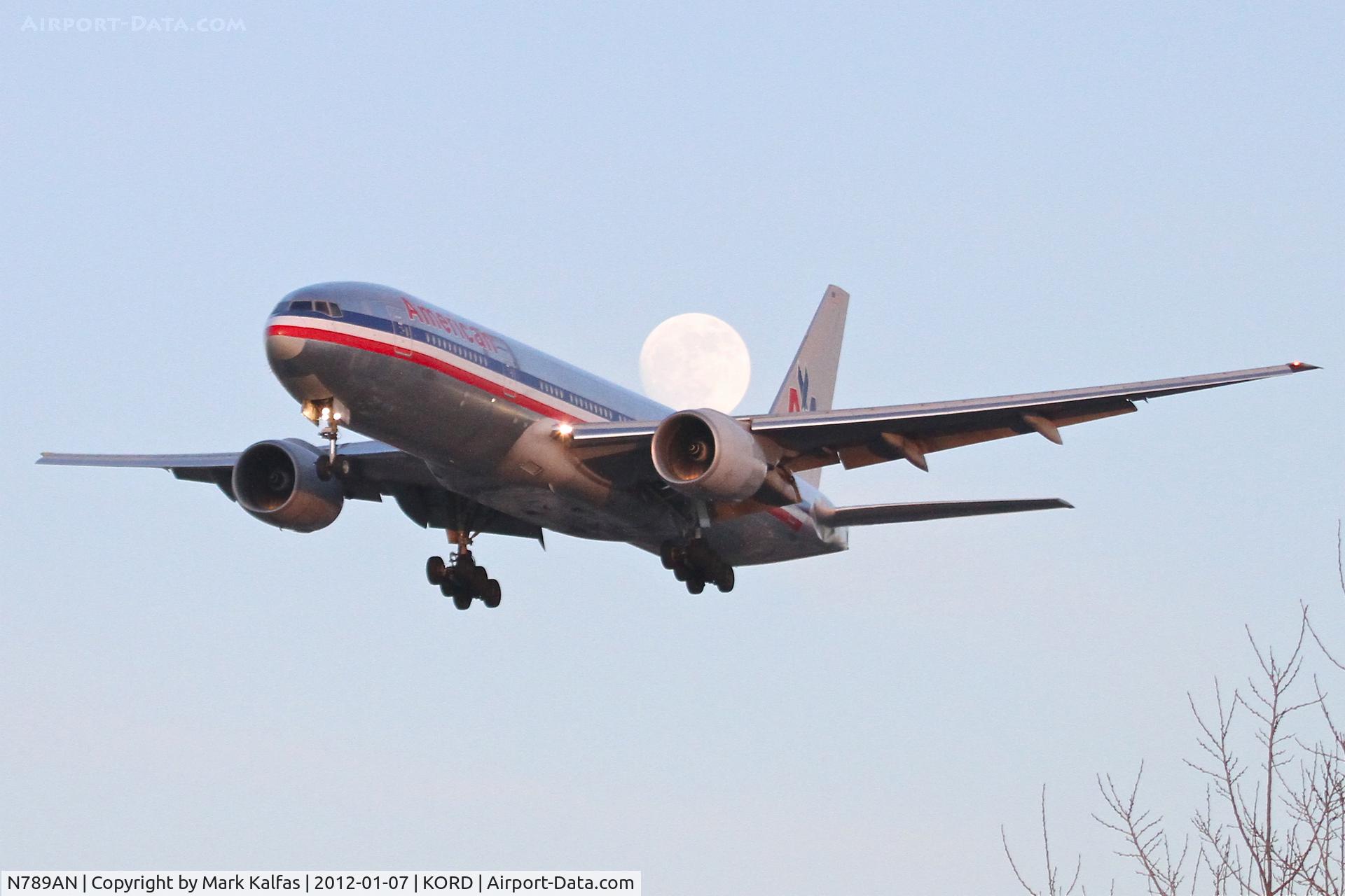 N789AN, 2000 Boeing 777-223 C/N 30252, American Airlines N789AN Boeing 777-223 RWY 28 approach KORD.