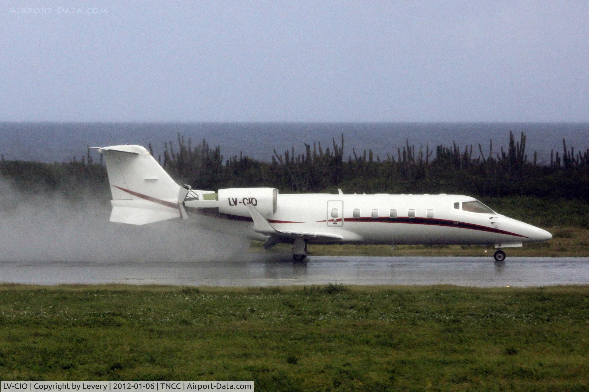 LV-CIO, 2000 Learjet 60 C/N 60-194, Touch down in the rain!