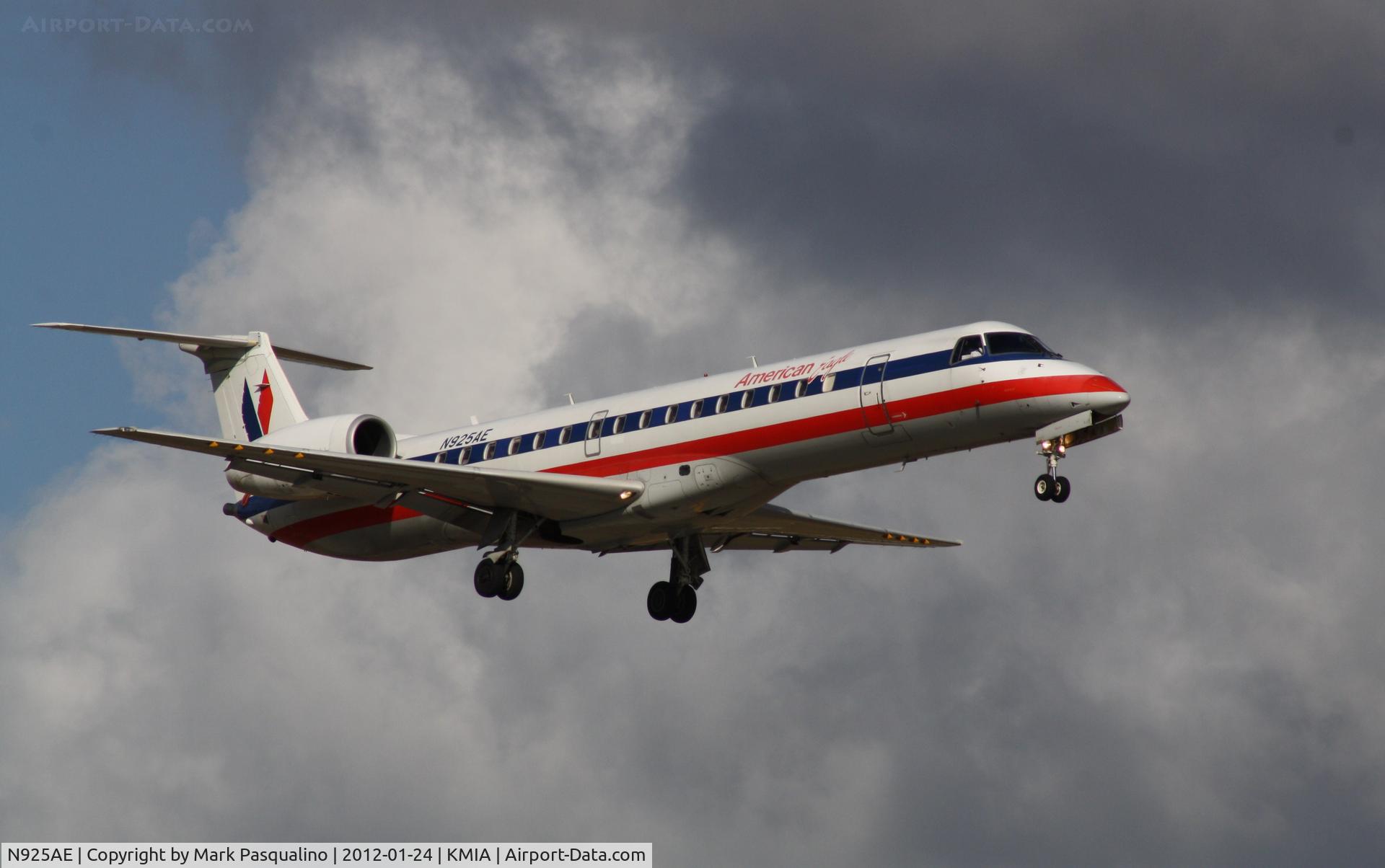 N925AE, 2005 Embraer ERJ-145LR (EMB-145LR) C/N 14500908, EMB-145LR