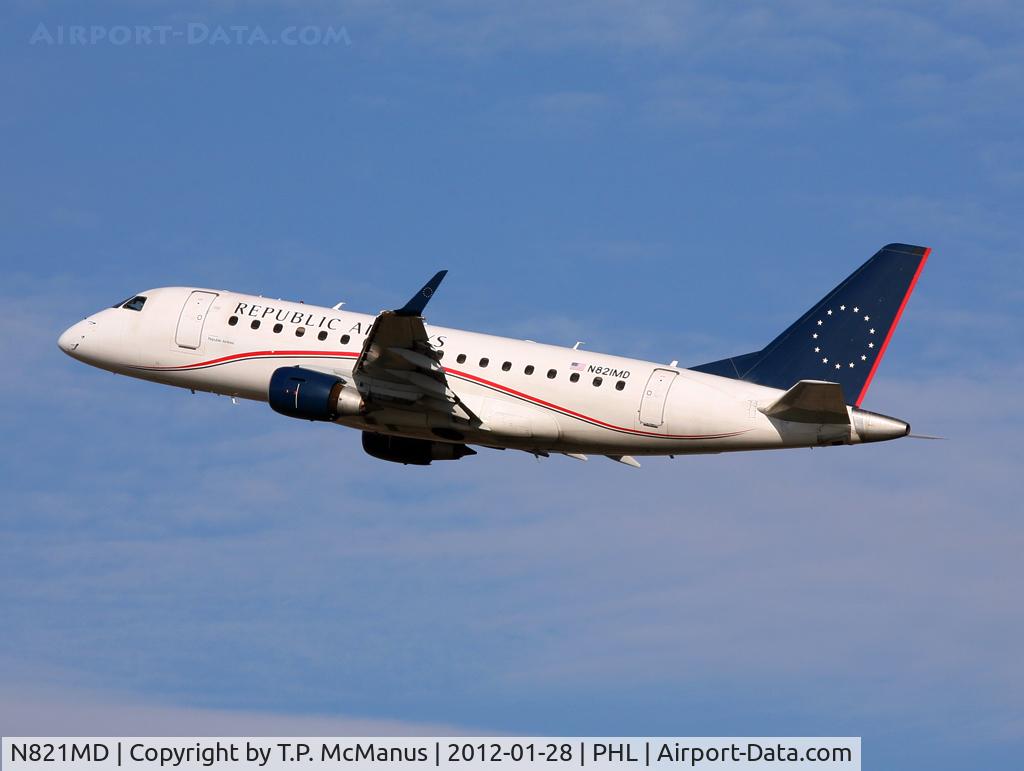 N821MD, 2004 Embraer 170SU (ERJ-170-100SU) C/N 17000042, Republic Airlines RJ-170 Climbing out from 27L at PHL>