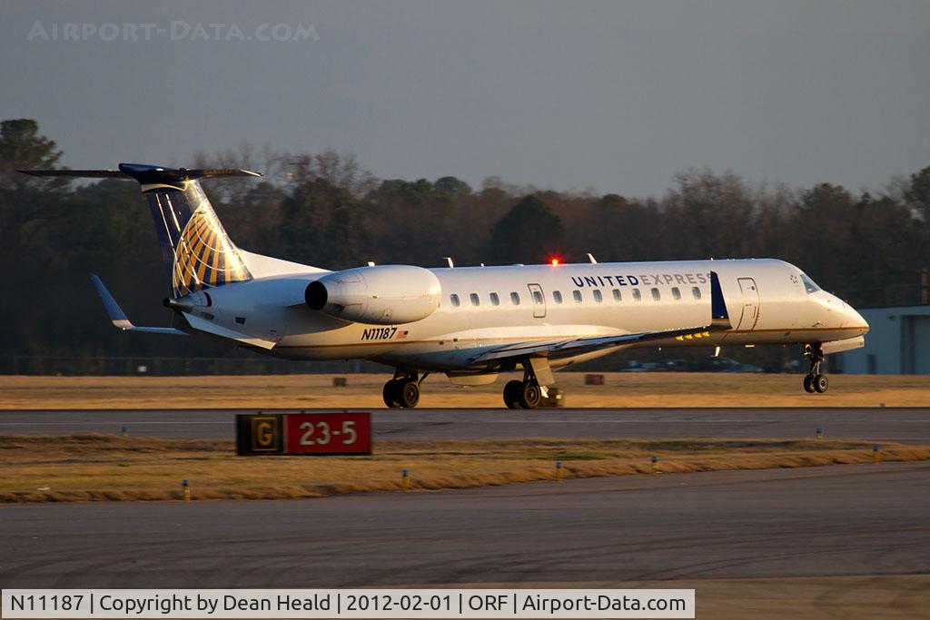 N11187, 2005 Embraer ERJ-145XR (EMB-145XR) C/N 14500927, United Express (ExpressJet Airlines) N11187 (FLT ASQ5868) departing RWY 23 en route to Chicago O'Hare Int'l (KORD).