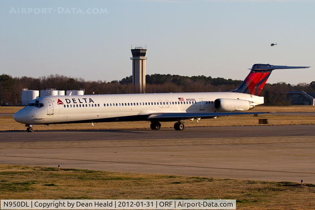 N950DL, 1990 McDonnell Douglas MD-88 C/N 49881, Delta Air Lines N950DL (FLT DAL2123) taxiing to RWY 23 for departure to Hartsfield-Jackson Atlanta Int'l (KATL).