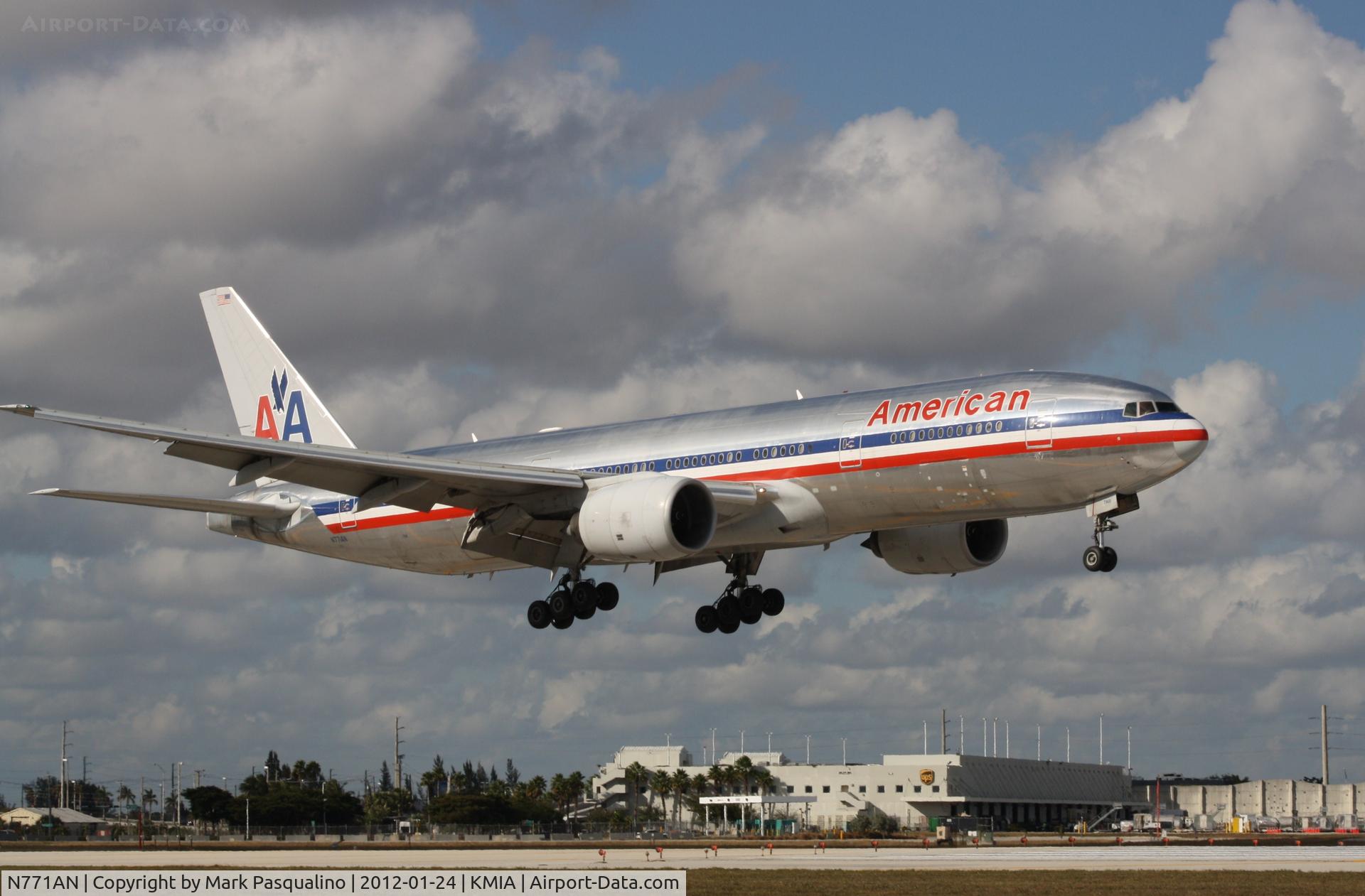 N771AN, 1999 Boeing 777-223 C/N 29579, Boeing 777-200