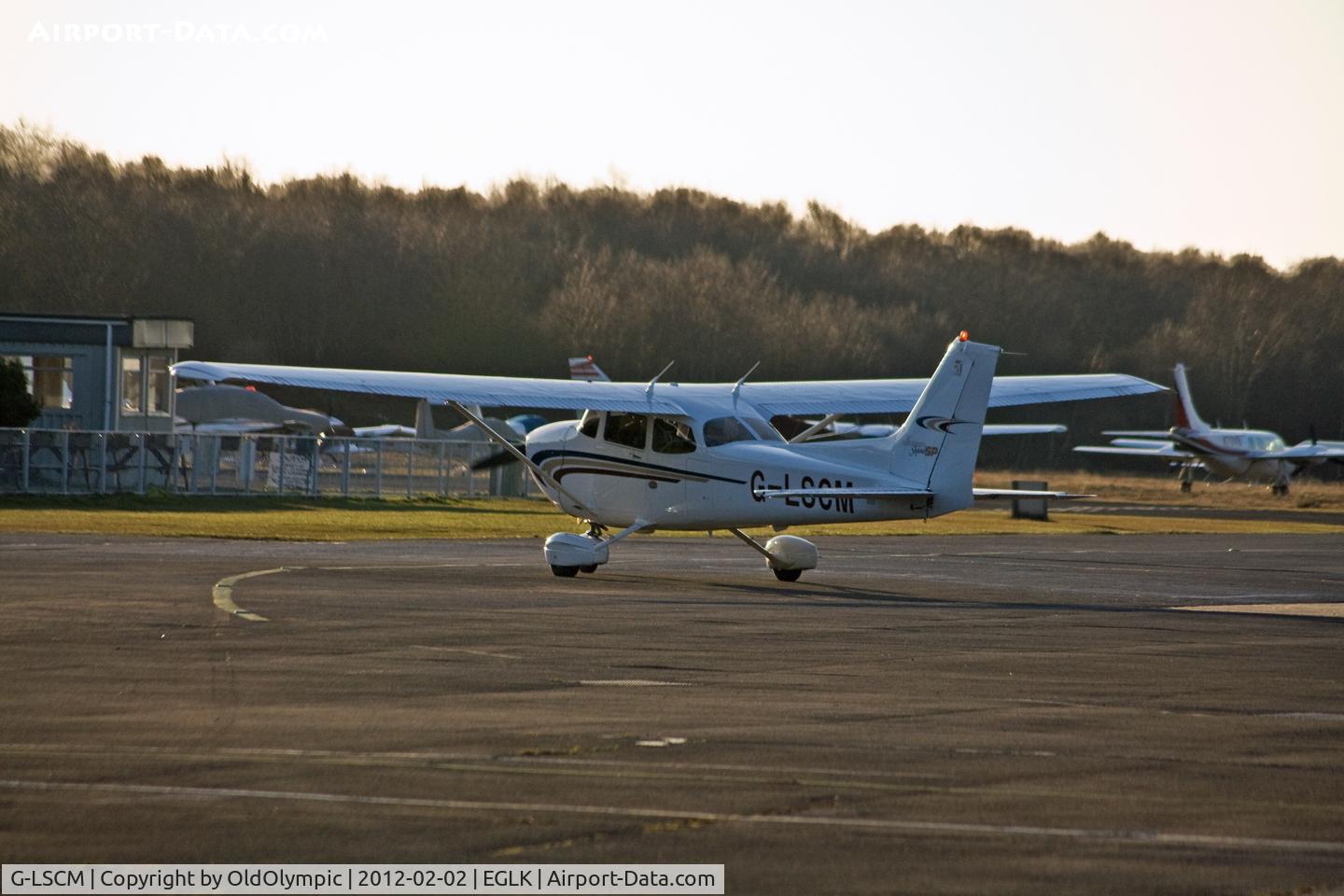 G-LSCM, 2000 Cessna 172S Skyhawk SP C/N 172S-8445, Refuelled & taxying to depart