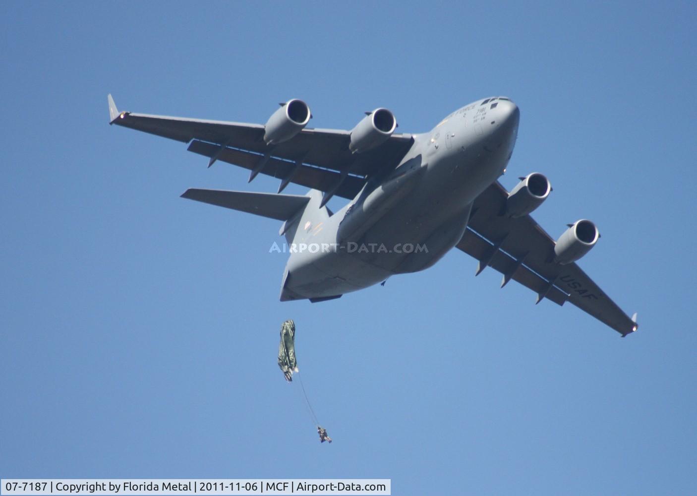 07-7187, 2007 Boeing C-17A Globemaster III C/N P-187, C-17 static line drop