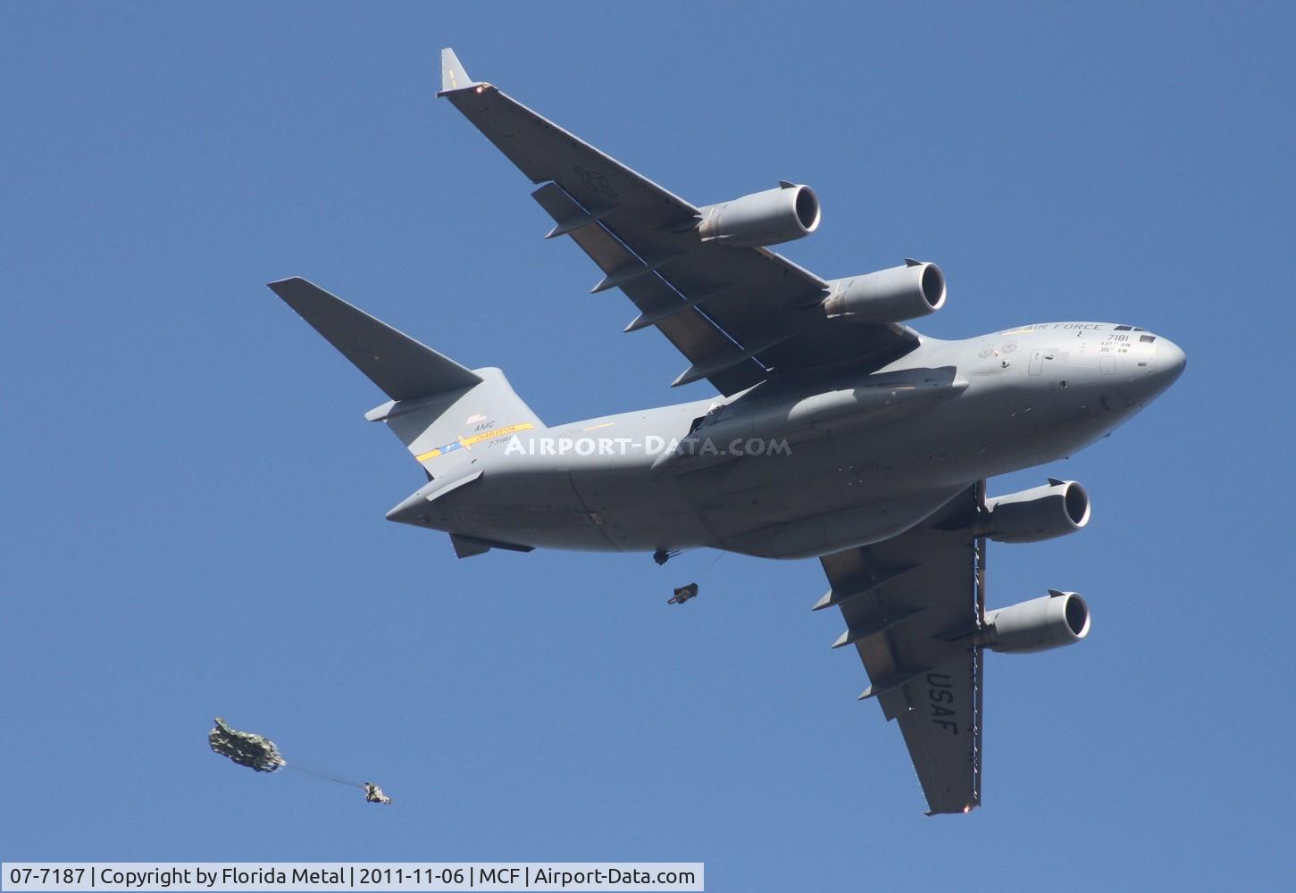 07-7187, 2007 Boeing C-17A Globemaster III C/N P-187, C-17 Static line drop