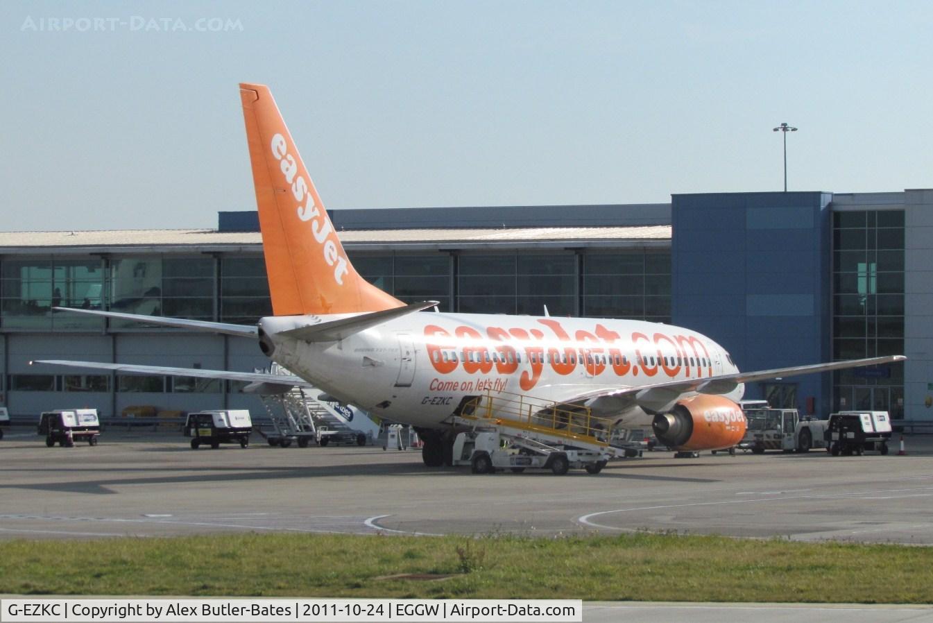 G-EZKC, 2004 Boeing 737-73V C/N 32424, 