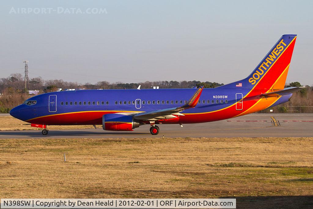 N398SW, 1995 Boeing 737-3H4 C/N 27692, Southwest Airlines N398SW (FLT SWA2015) taxiing to RWY 23 for departure to Jacksonville Int'l (KJAX).