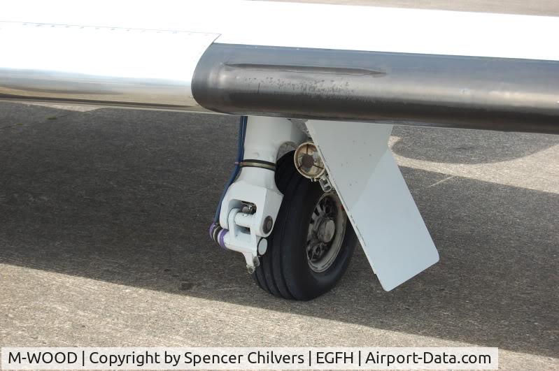 M-WOOD, 2002 Cessna 550 Citation Bravo C/N 550-1042, M-WOOD Tyre