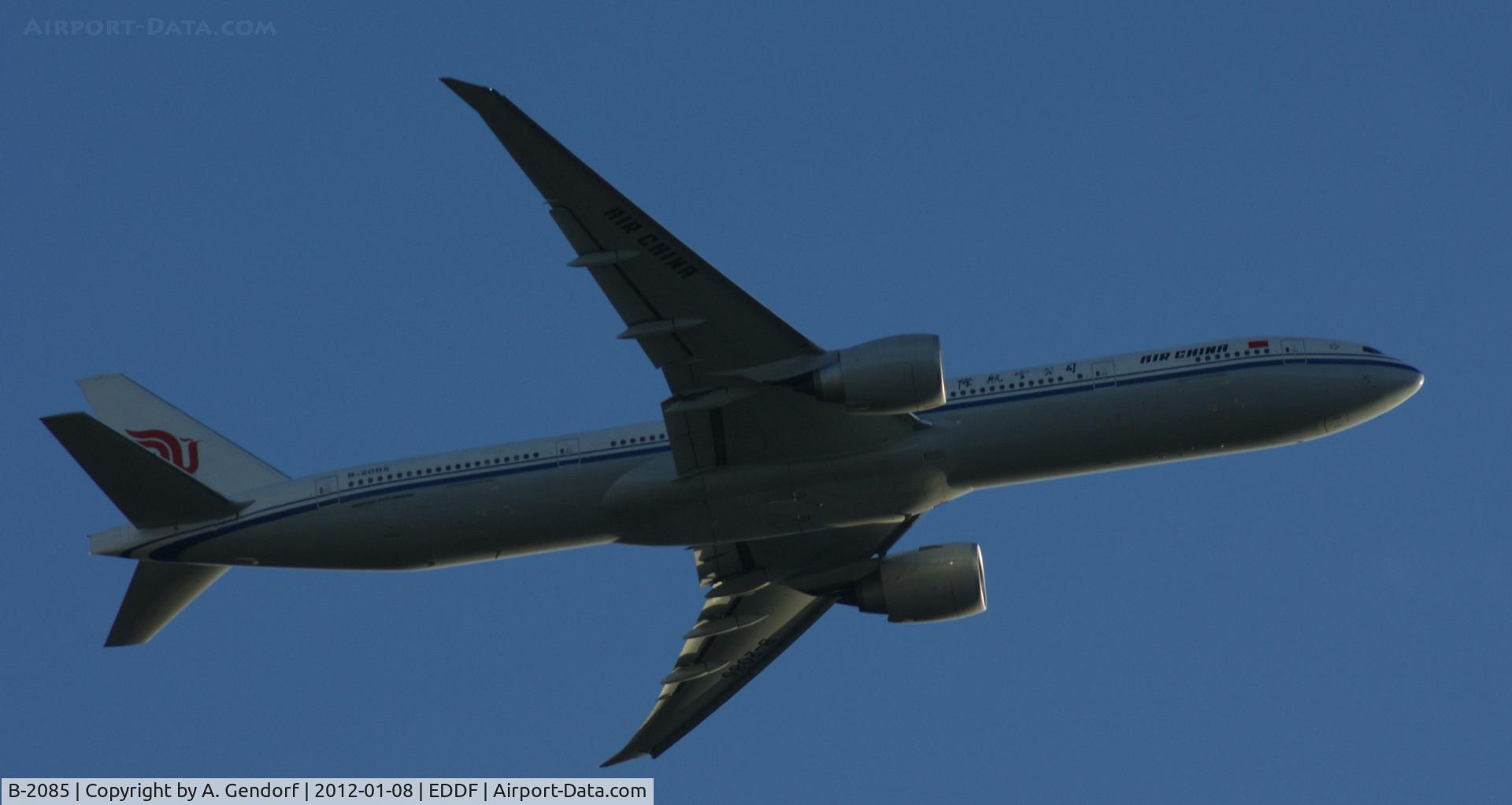 B-2085, 2011 Boeing 777-39L/ER C/N 38666, Air China, is climbing out at Frankfurt Int´l (EDDF)