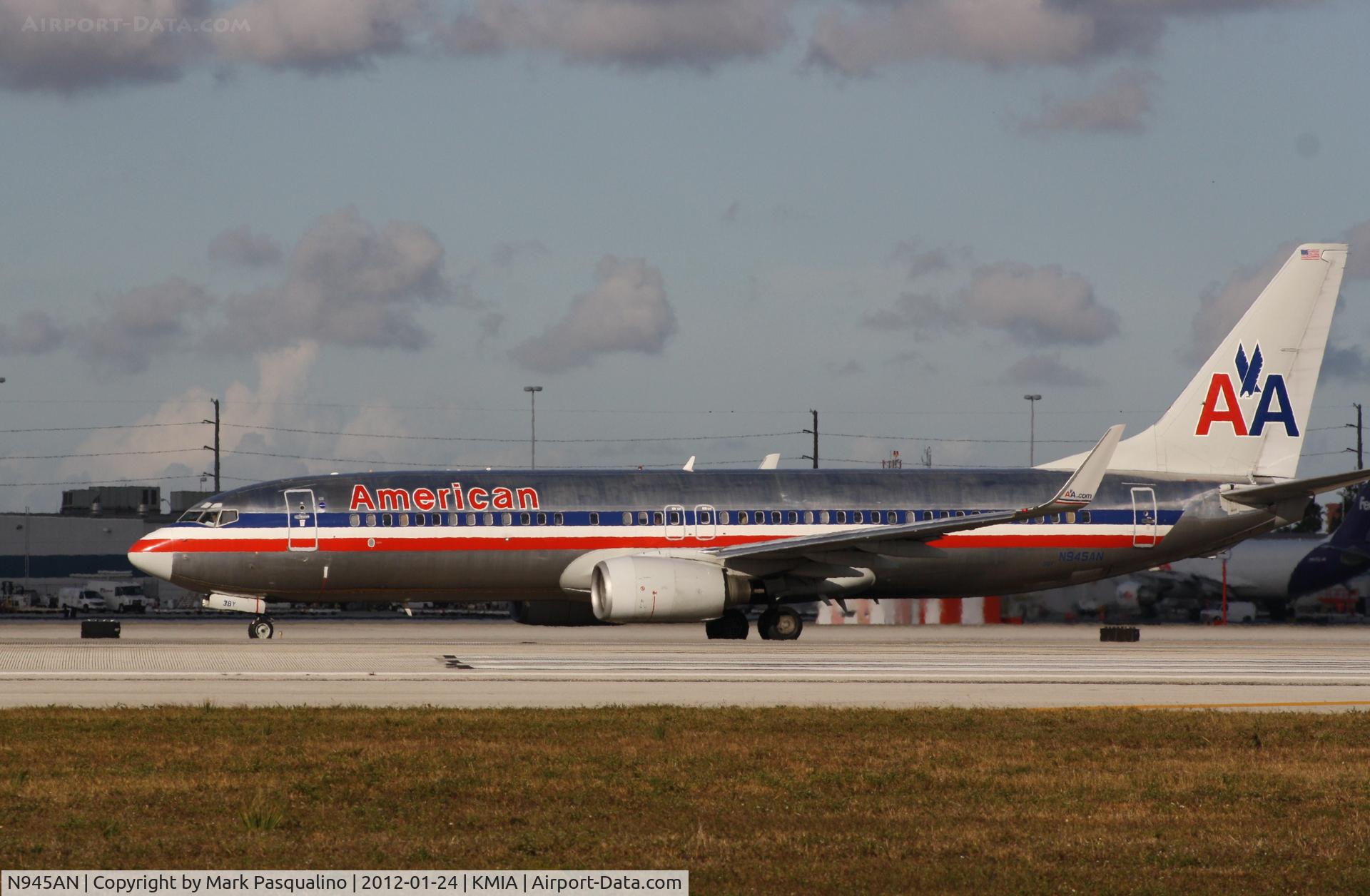 N945AN, 2000 Boeing 737-823 C/N 30085, Boeing 737-800
