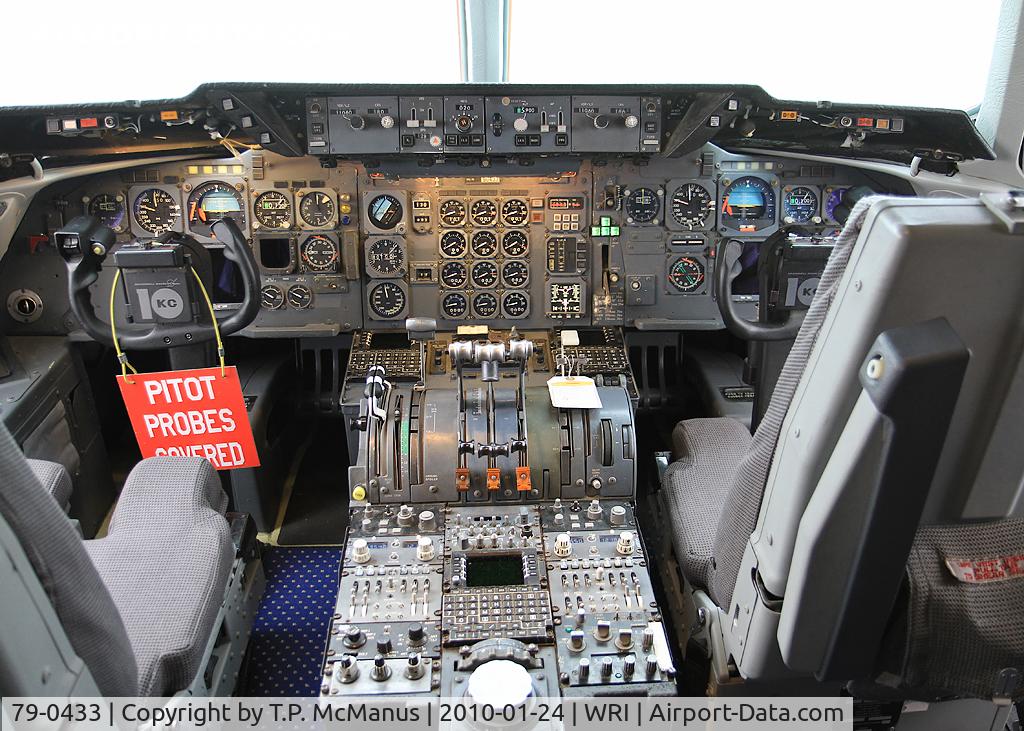 79-0433, 1981 McDonnell Douglas KC-10A Extender C/N 48200, Flight Deck of 79-0433 305 / 514 AMW, at Mc Guire AFB, NJ