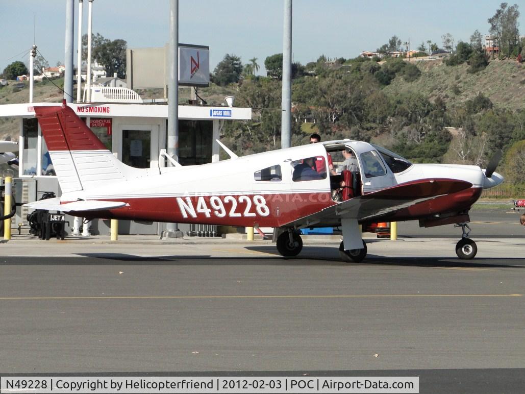 N49228, 1976 Piper PA-28R-200 C/N 28R-7635459, Taking care of the refueling and preparing to depart