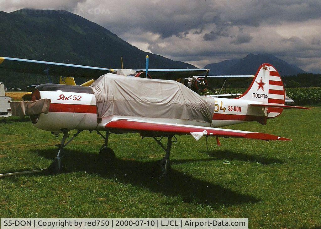 S5-DON, Yakovlev Yak-52 C/N 9010612, Photograph by Edwin van Opstal with permission. Scanned from a color print.