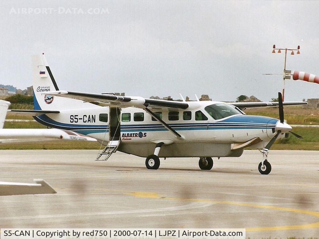 S5-CAN, 2000 Cessna 208B C/N 208B0810, Photograph by Edwin van Opstal with permission. Scanned from a color print.