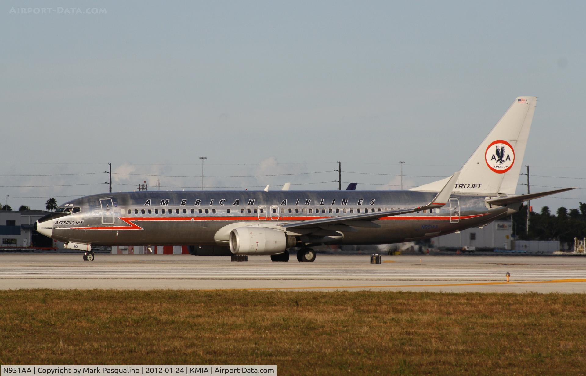 N951AA, 2000 Boeing 737-823 C/N 29538, Boeing 737-800