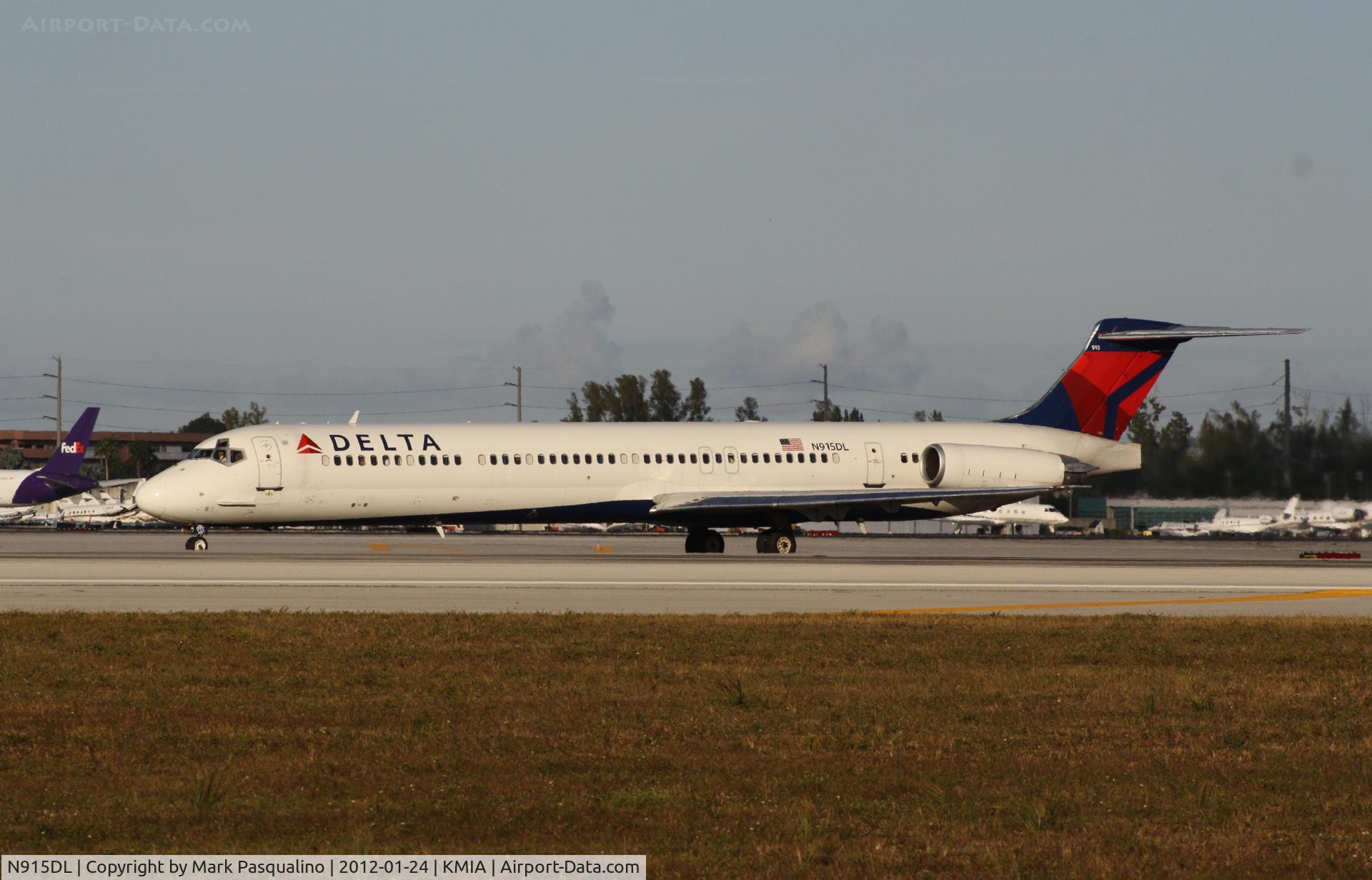 N915DL, 1988 McDonnell Douglas MD-88 C/N 49546, MD-88