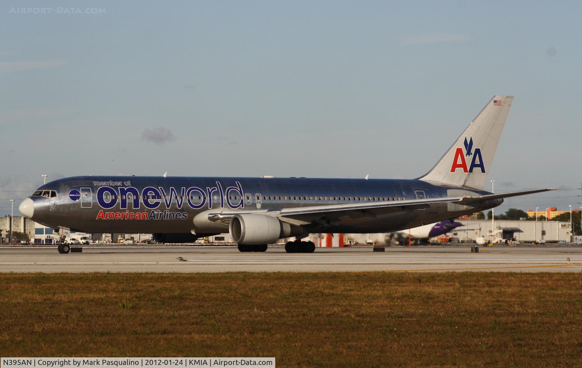 N395AN, 1998 Boeing 767-323 C/N 29432, Boeing 767-300