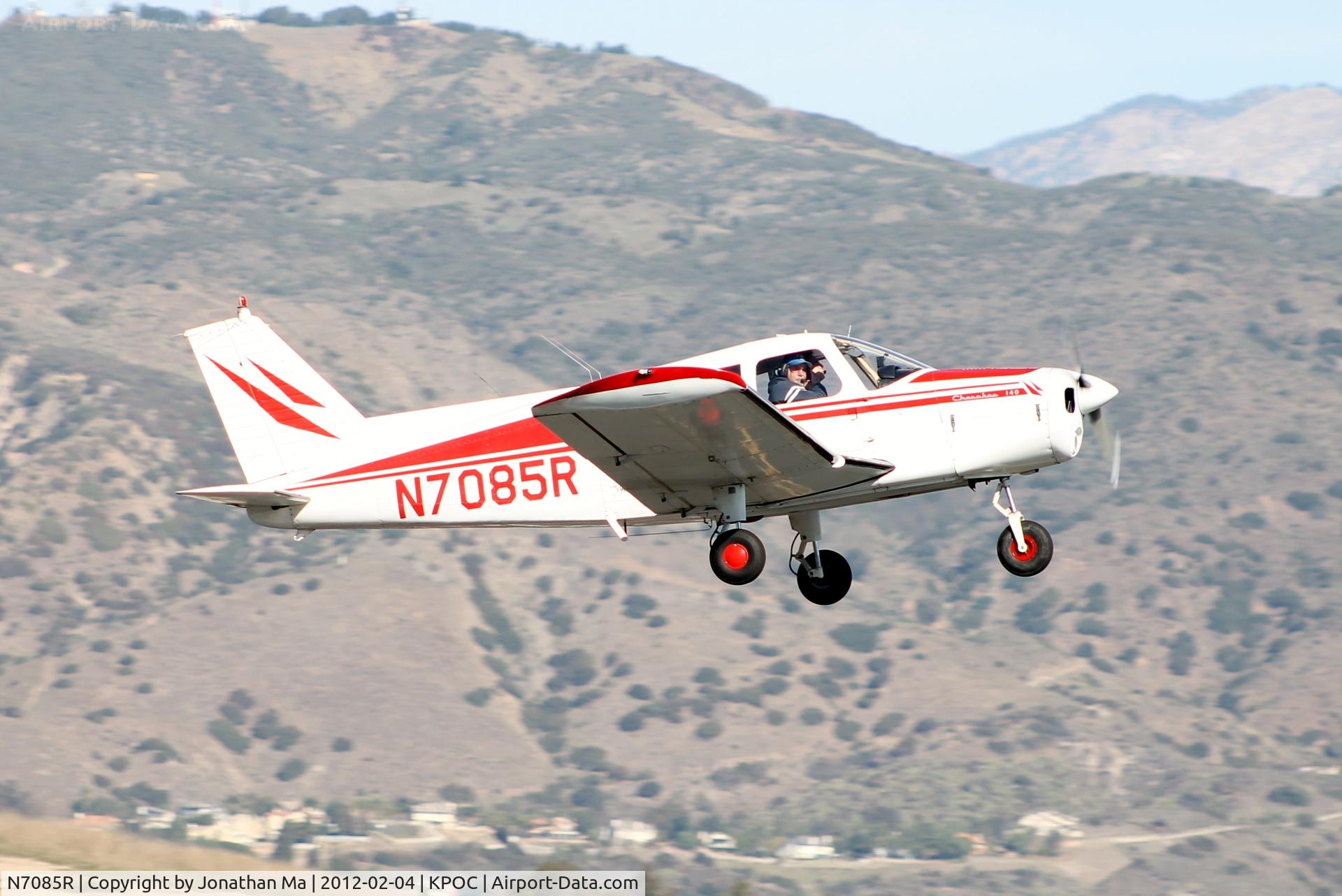 N7085R, 1966 Piper PA-28-140 Cherokee C/N 28-21788, Copilot staring me down