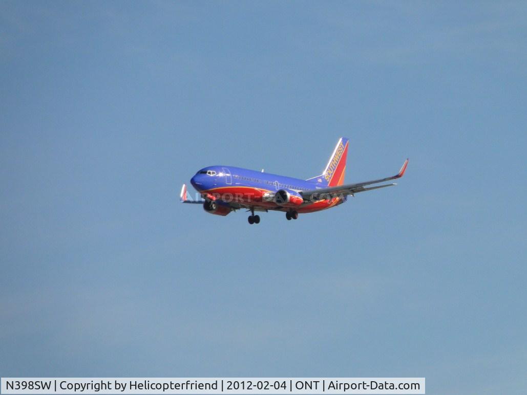 N398SW, 1995 Boeing 737-3H4 C/N 27692, Arriving from Chicago, IL Southwest Flt 1741 on half mile final for runway 26R