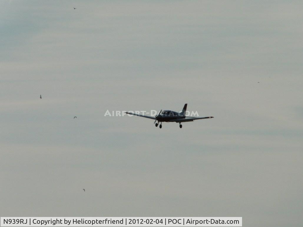 N939RJ, 1998 Piper PA-28-181 C/N 2843136, On final to runway 8R with four birds seen in the area
