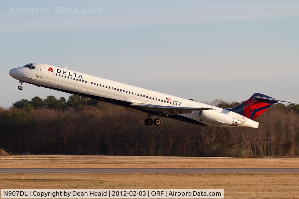 N907DL, 1987 McDonnell Douglas MD-88 C/N 49538, Delta Air Lines N907DL (FLT DAL2123) departing RWY 5 en route to Hartsfield-Jackson Atlanta Int'l (KATL).