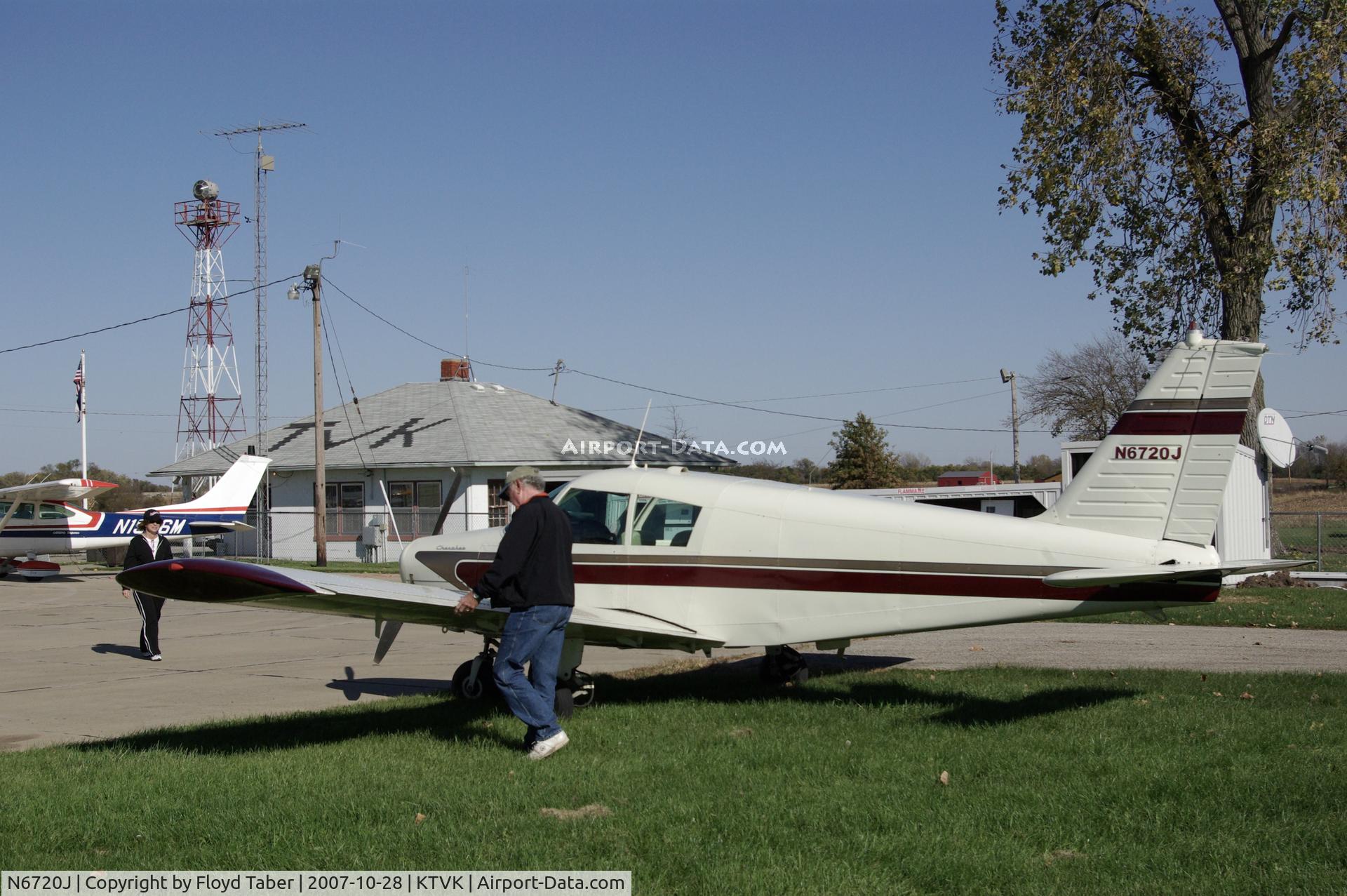 N6720J, 1968 Piper PA-28-140 C/N 28-24424, At the Centerville Fly In