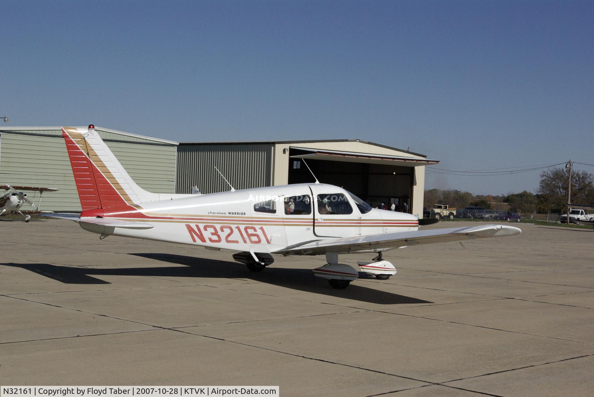 N32161, 1974 Piper PA-28-151 Warrior C/N 28-7515082, Just arrived at the Centerville fly in