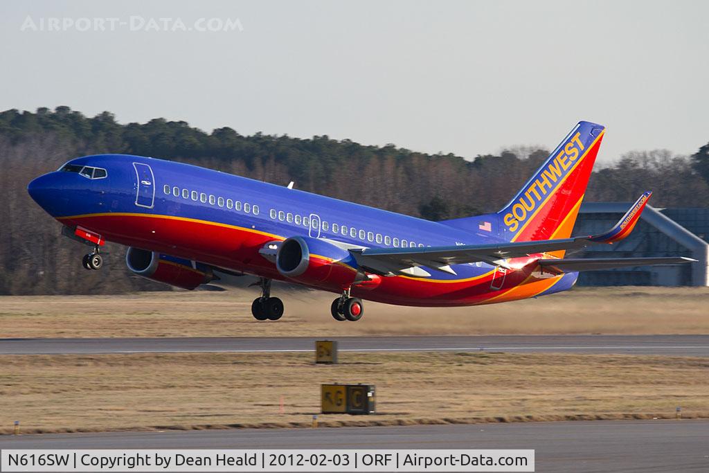 N616SW, 1995 Boeing 737-3H4 C/N 27699, Southwest Airlines N616SW (FLT SWA2015) departing RWY 5 en route to Jacksonville Int'l (KJAX).