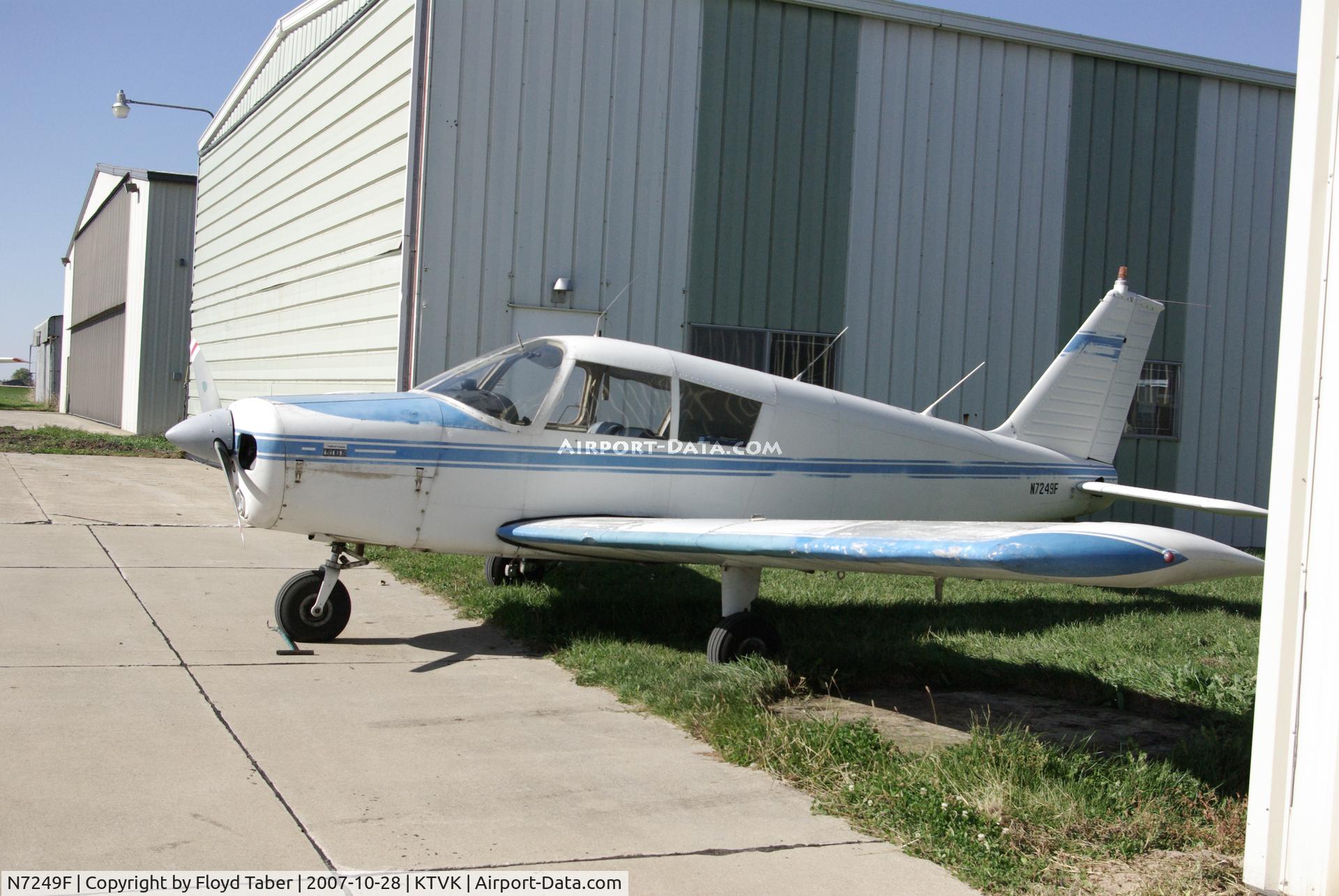 N7249F, 1968 Piper PA-28-140 C/N 28-25166, A somewhat neglected 140 at the Centerville Fly In