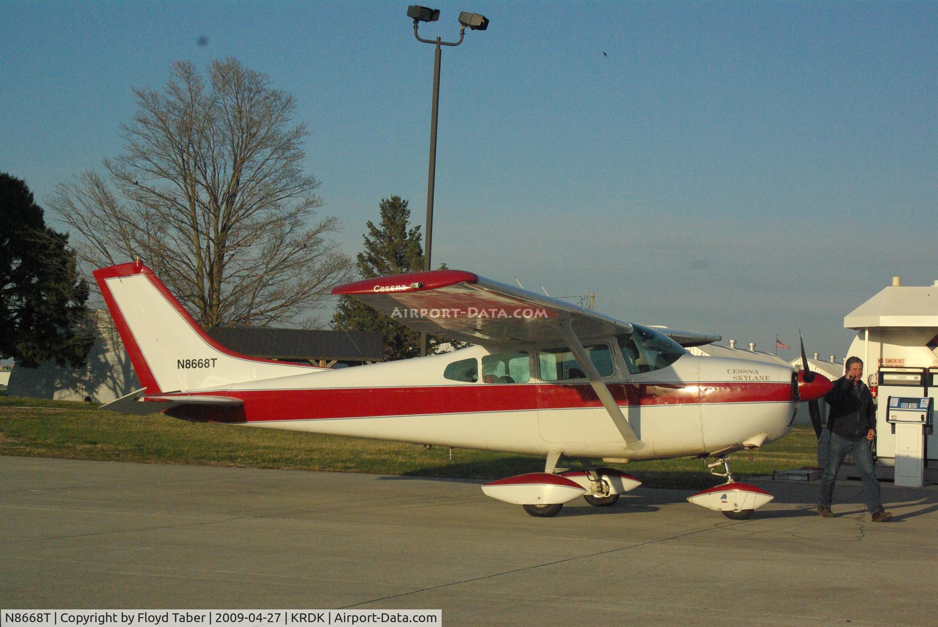 N8668T, 1960 Cessna 182C Skylane C/N 52568, Fueling up at Red Oak