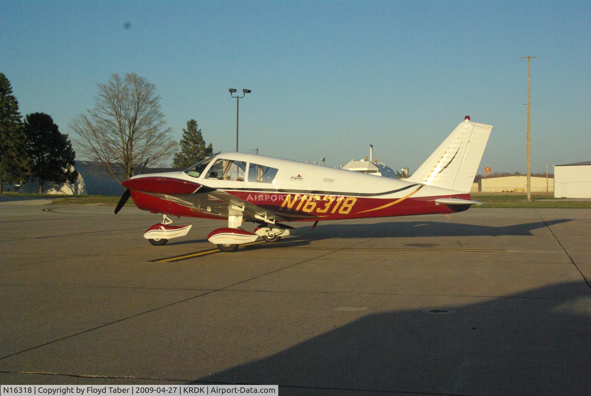 N16318, 1973 Piper PA-28-140 C/N 28-7325241, On the ramp at Red Oak