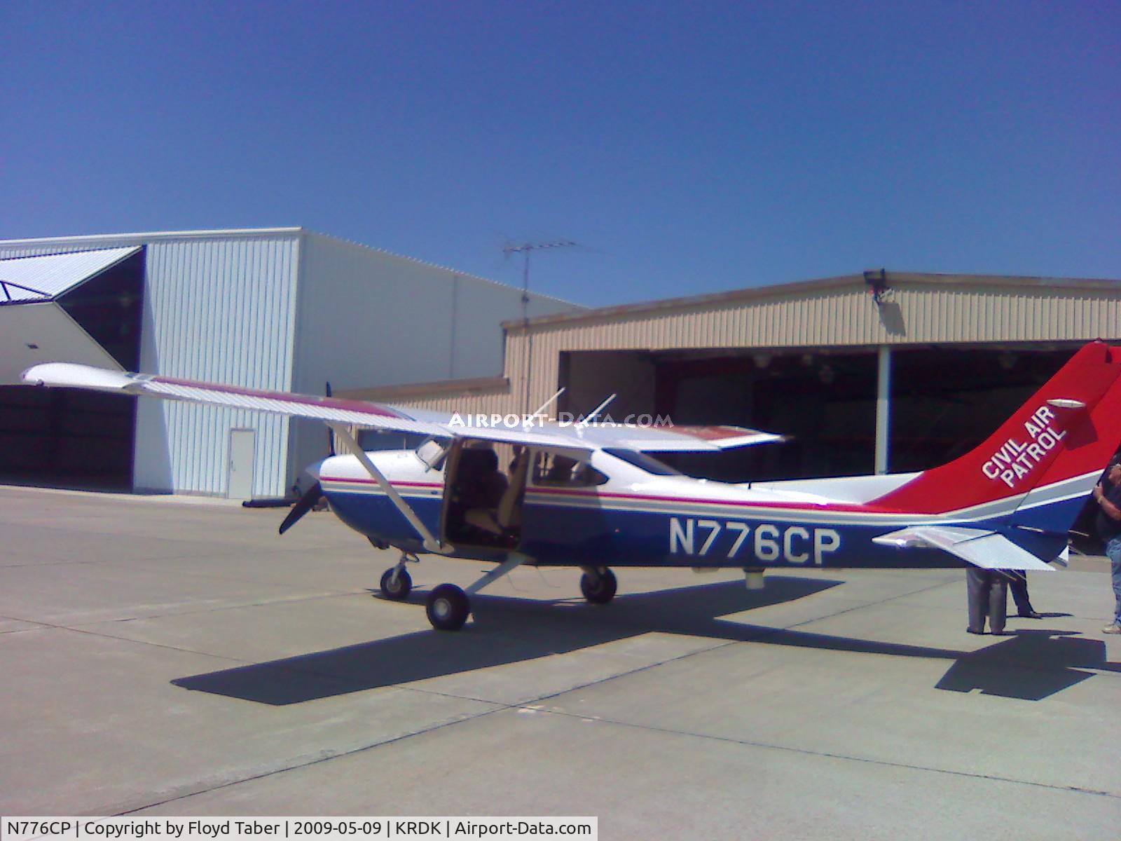 N776CP, 2006 Cessna 182T Skylane C/N 18281776, On the ramp